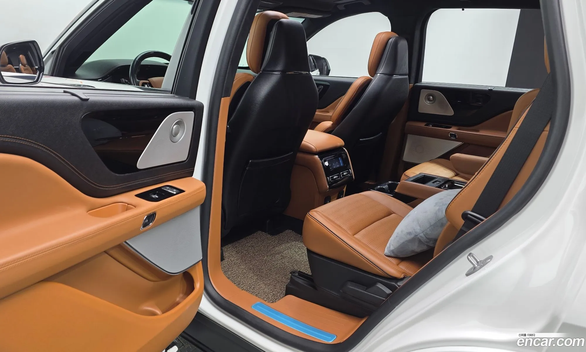 Lincoln Aviator 2023 5LM5J9XC9PGL07006 — 17