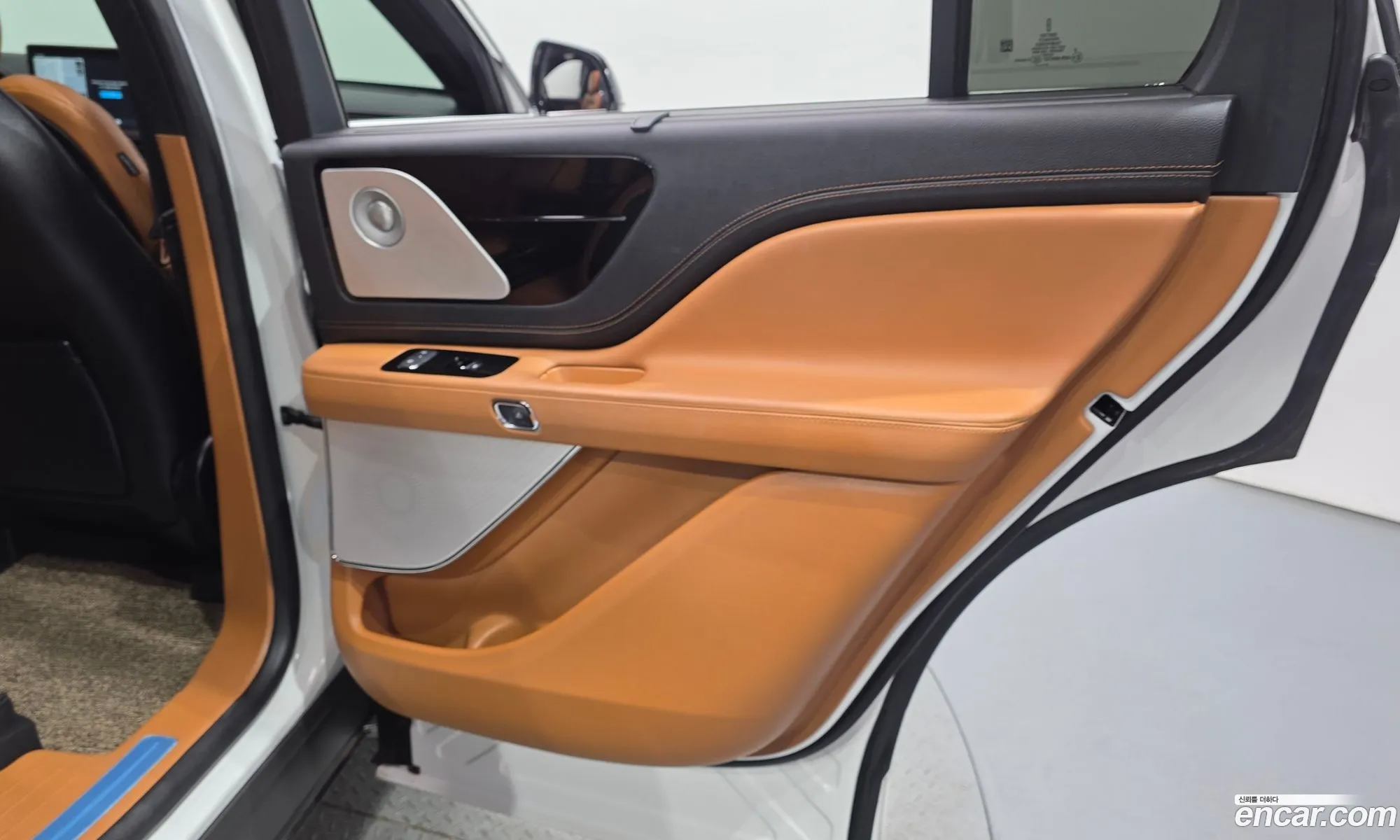 Lincoln Aviator 2023 5LM5J9XC9PGL07006 — 19