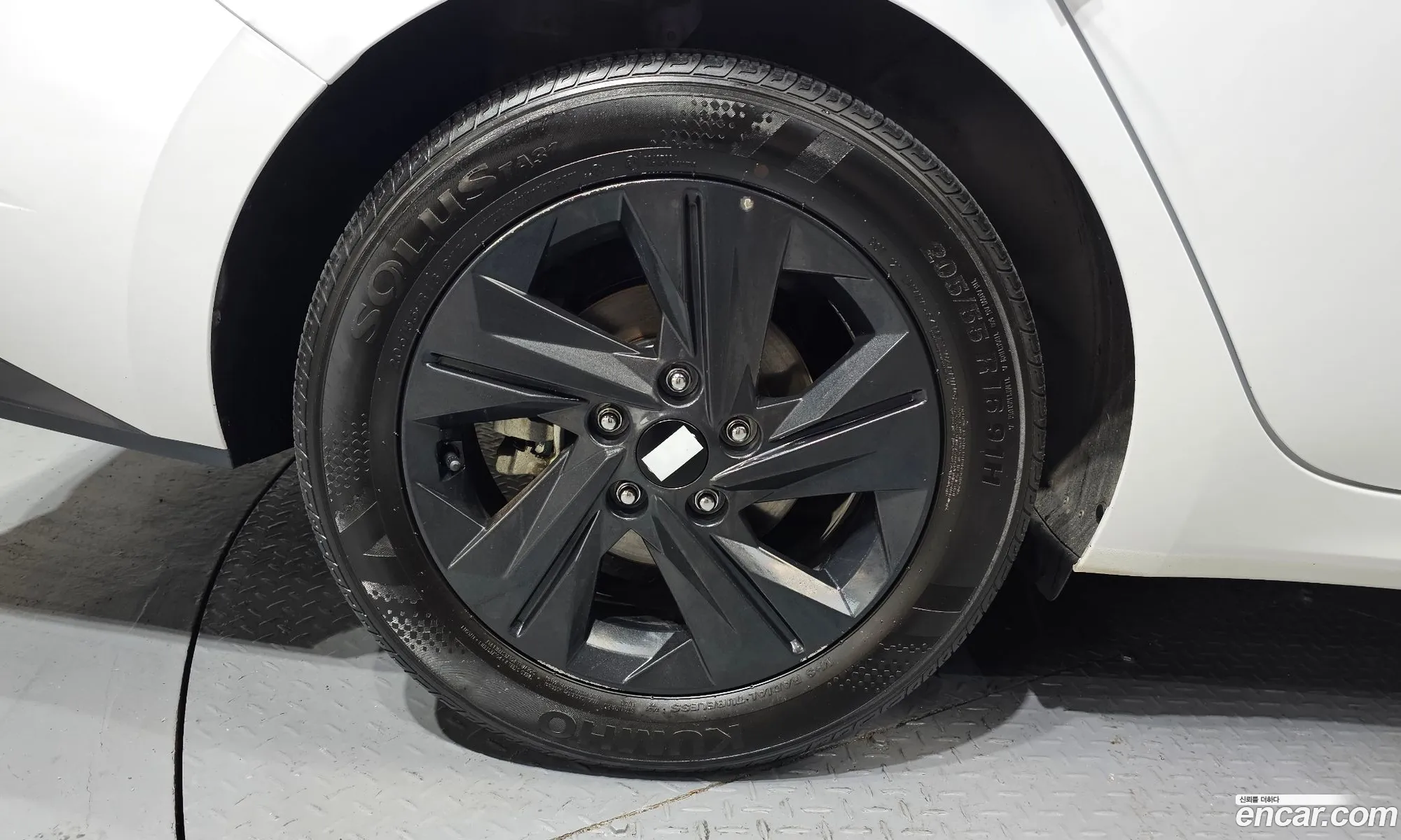Hyundai Elantra Hybrid 2023 — 15