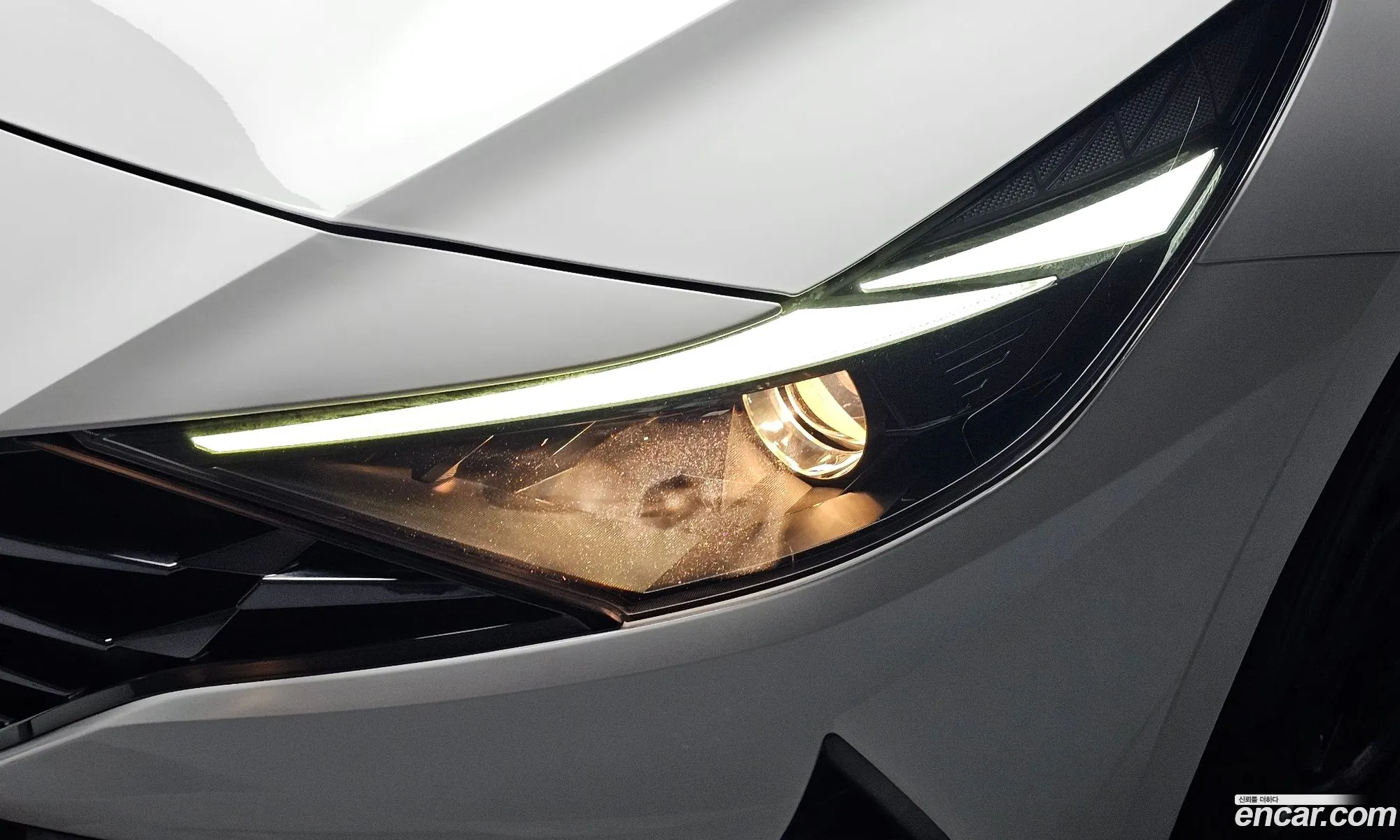 Hyundai Elantra Hybrid 2023 — 9
