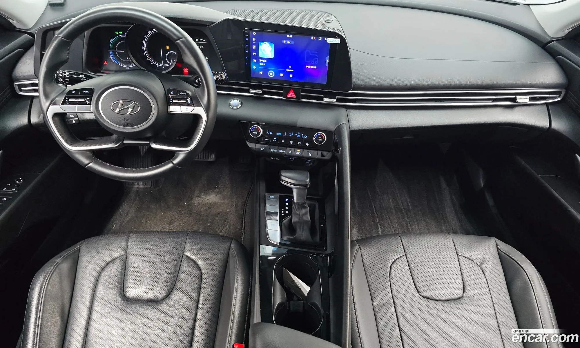 Hyundai Elantra Hybrid 2023 — 10