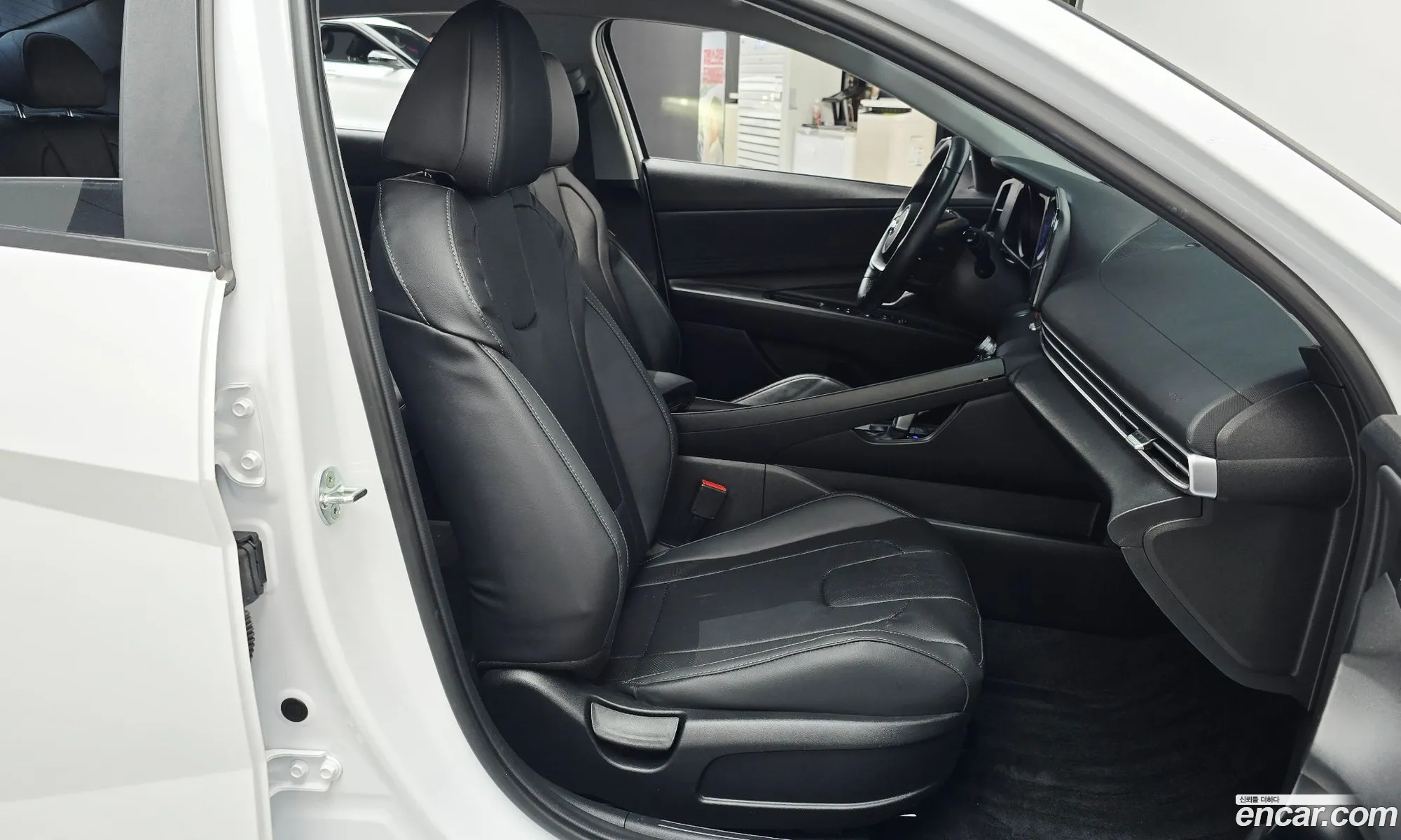 Hyundai Elantra Hybrid 2023 — 20
