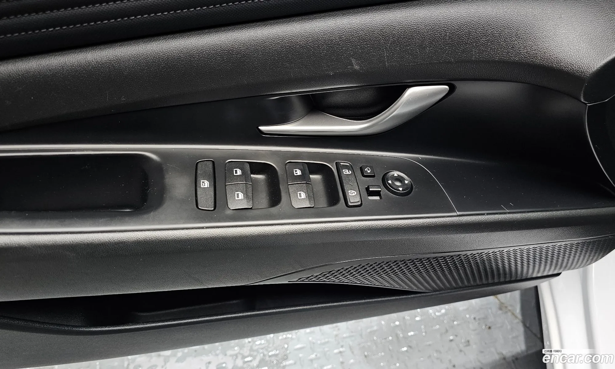 Hyundai Elantra Hybrid 2023 — 16