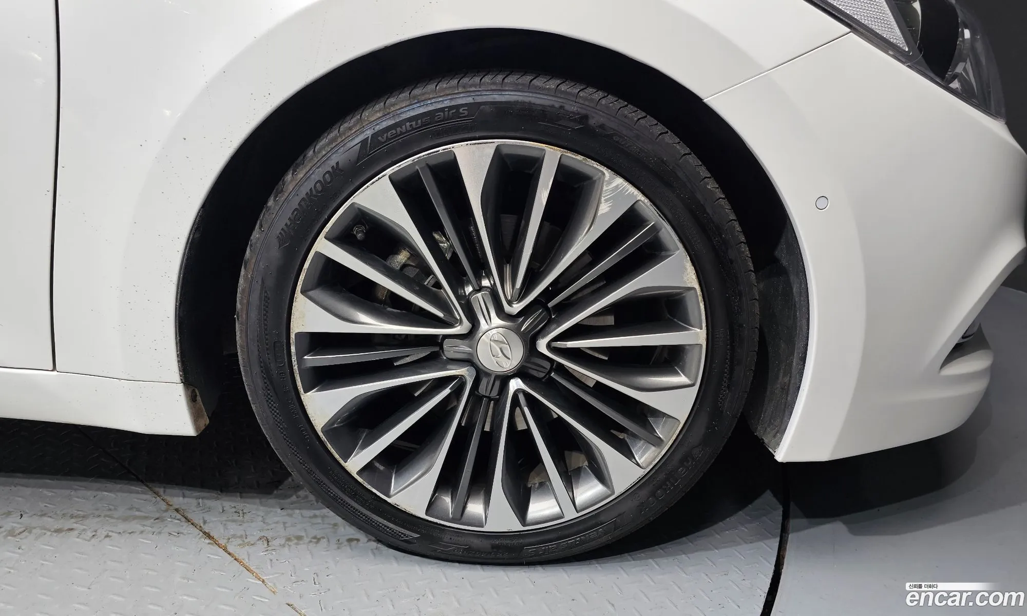 Hyundai Grandeur HG 2013 — 17