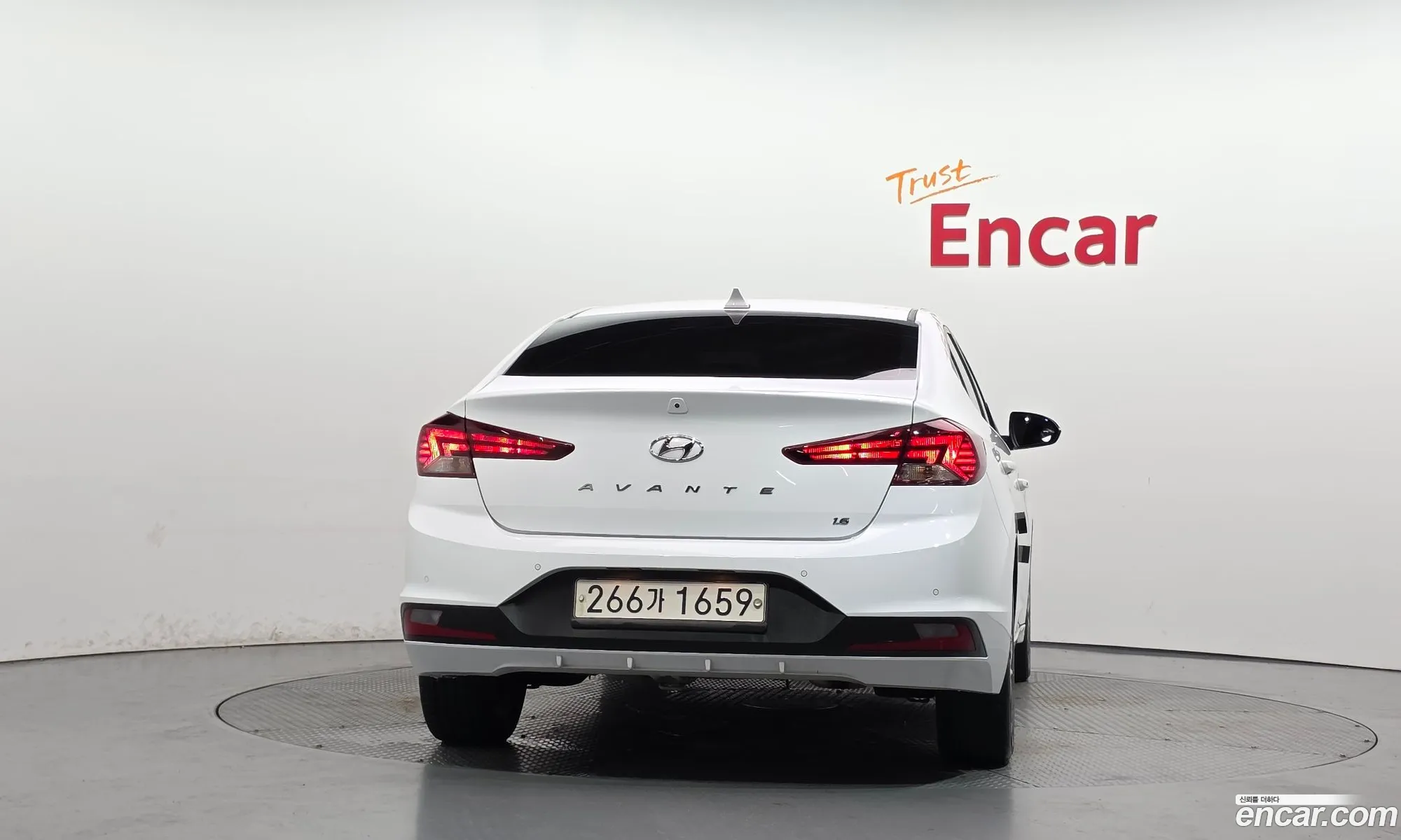 Hyundai Elantra AD 2019 — 12