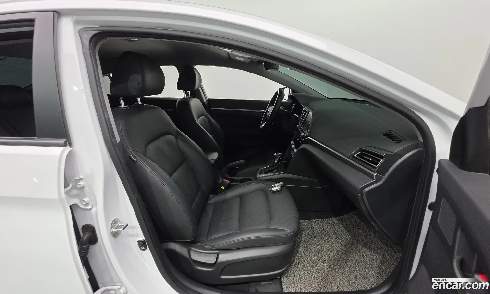 Hyundai Elantra AD 2019 — 3