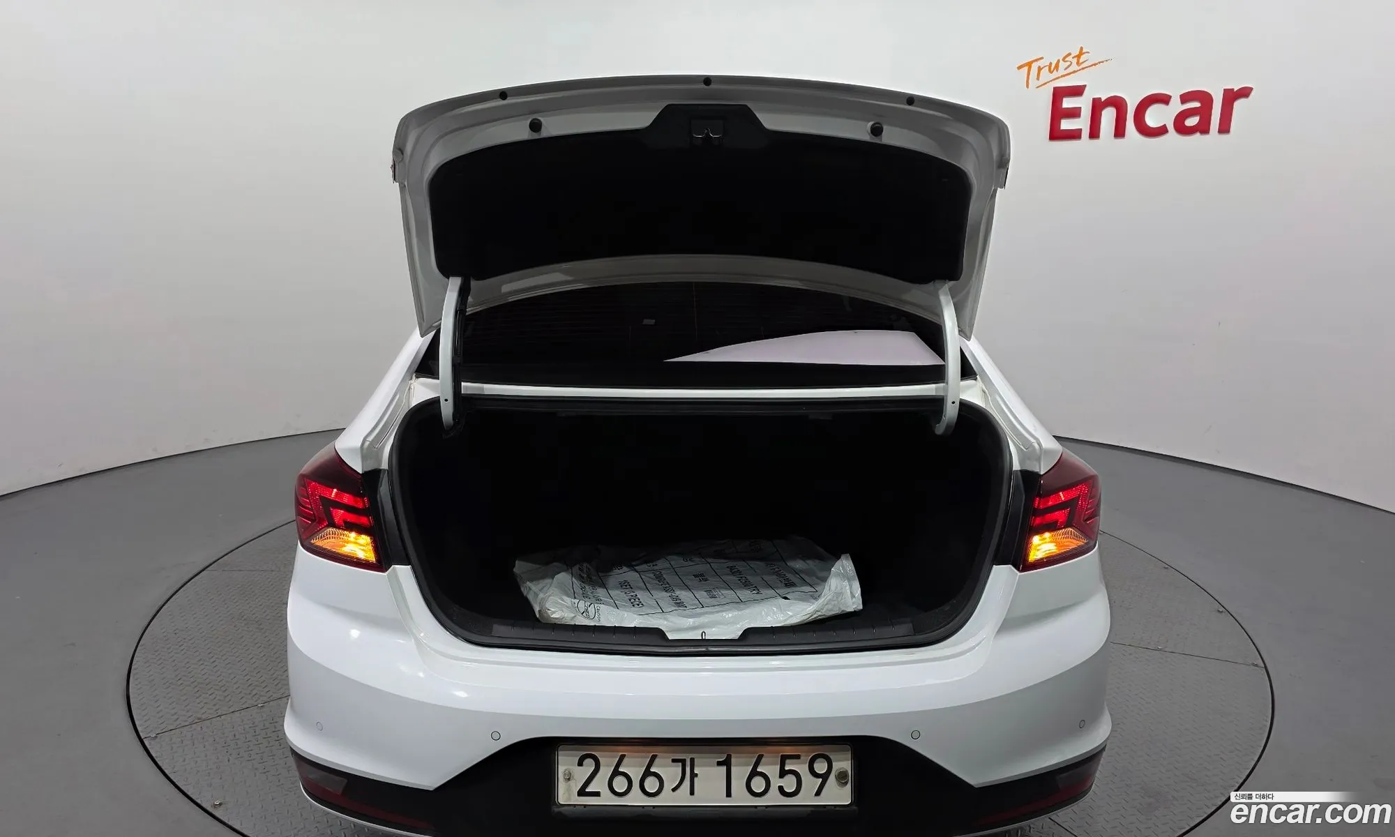 Hyundai Elantra AD 2019 — 10