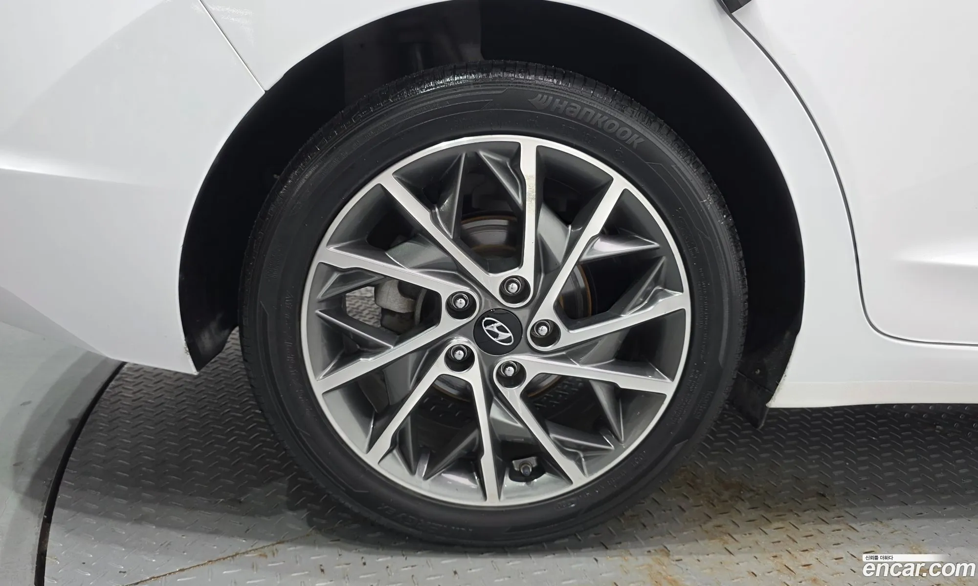 Hyundai Elantra AD 2019 — 14