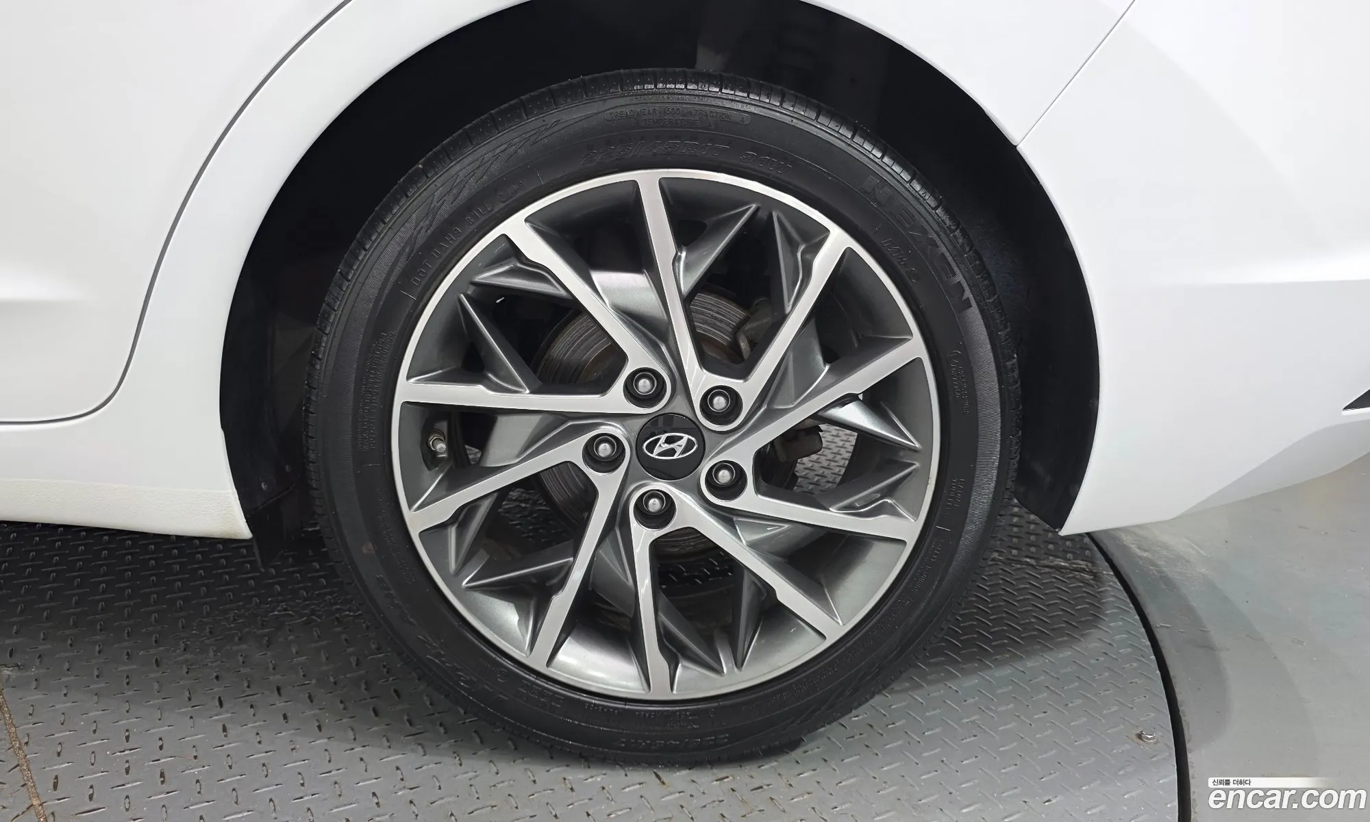 Hyundai Elantra AD 2019 — 6