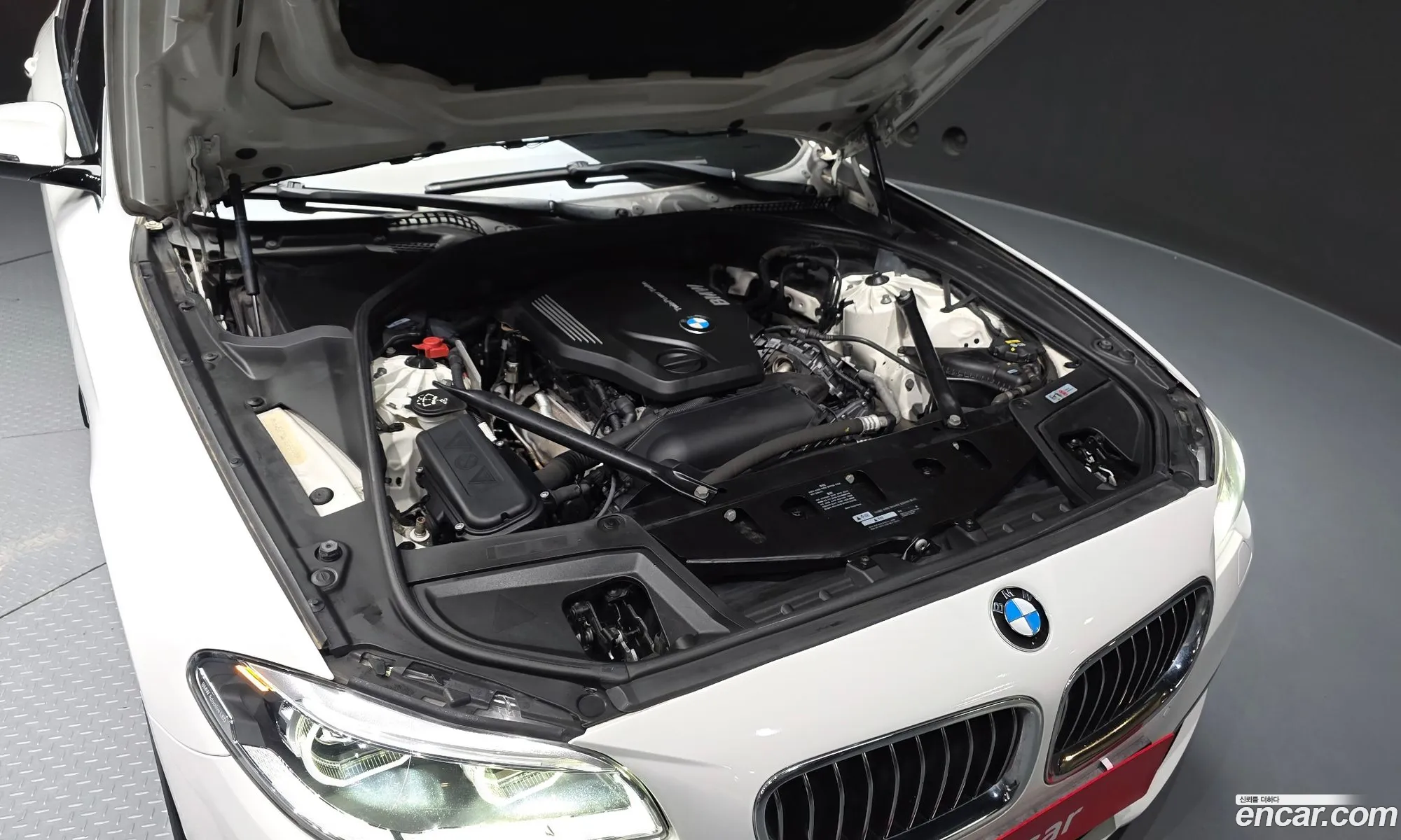 BMW 5 Series 2016 WBA5E7101GG569095 — 16