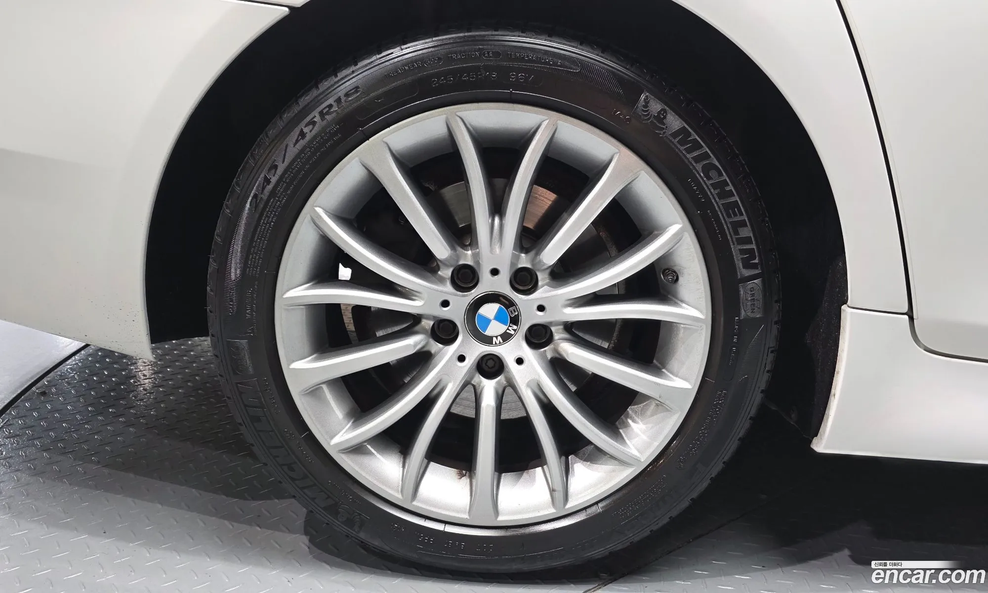 BMW 5 Series 2016 WBA5E7101GG569095 — 5
