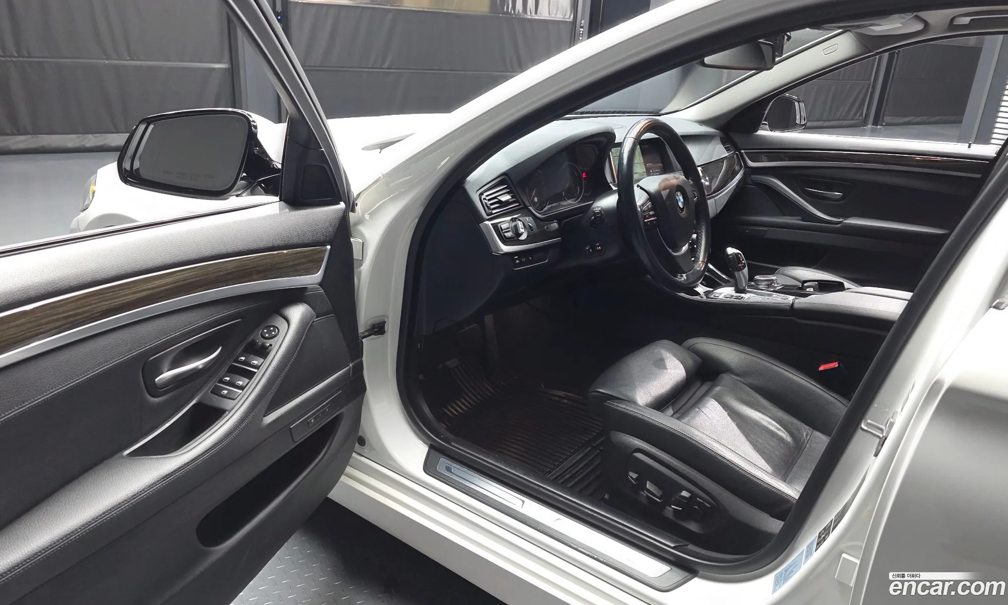 BMW 5 Series 2016 WBA5E7101GG569095 — 14