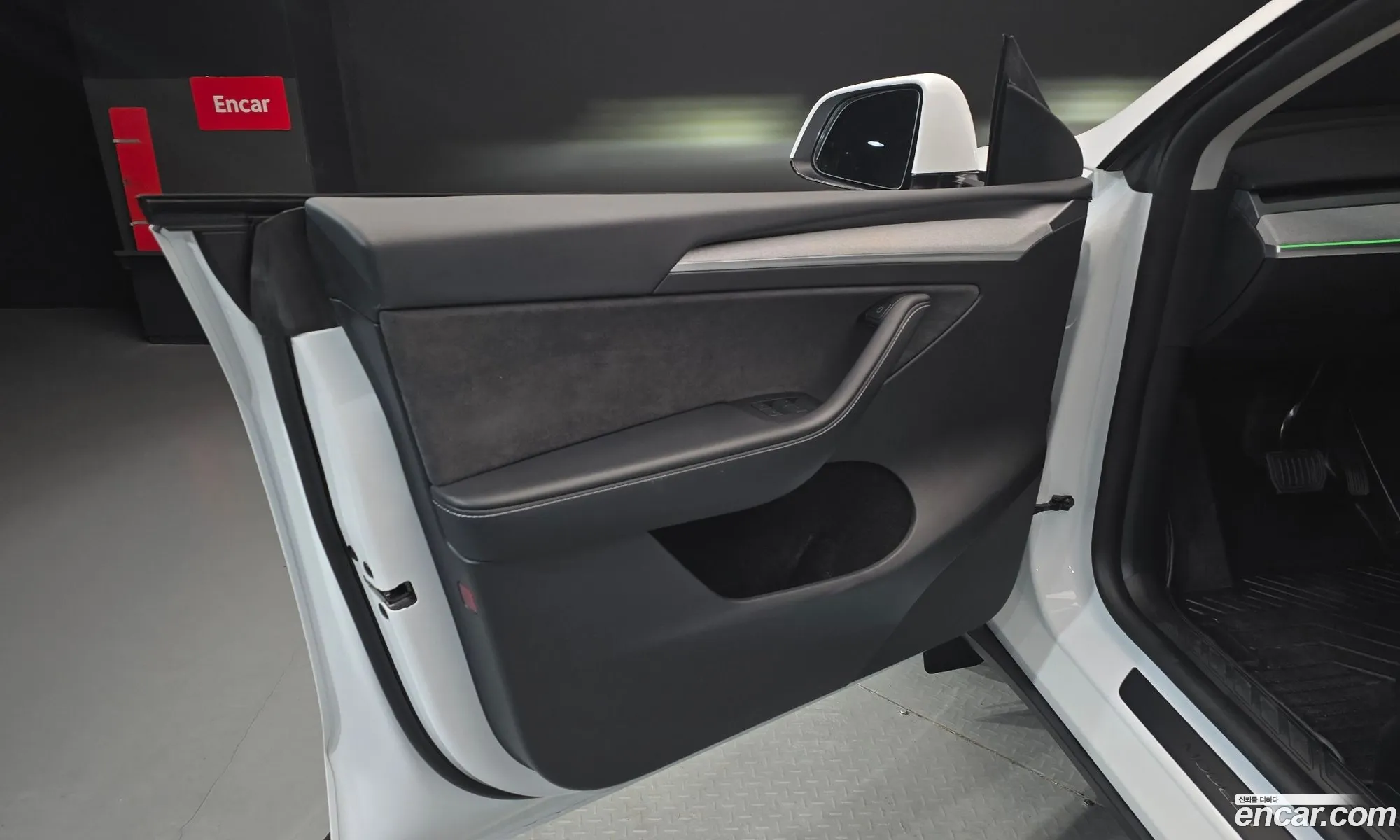 Tesla Model Y 2023 — 28