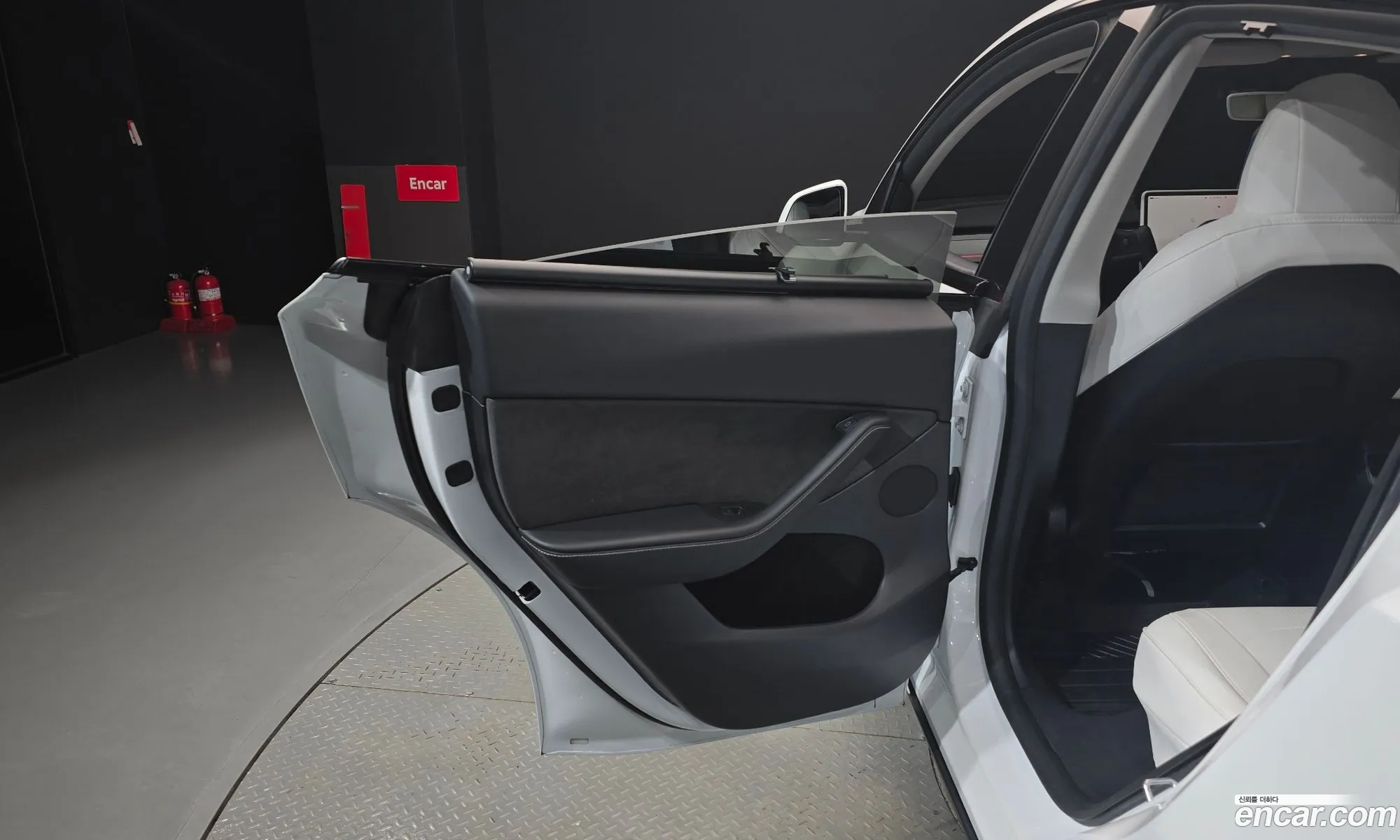 Tesla Model Y 2023 — 11