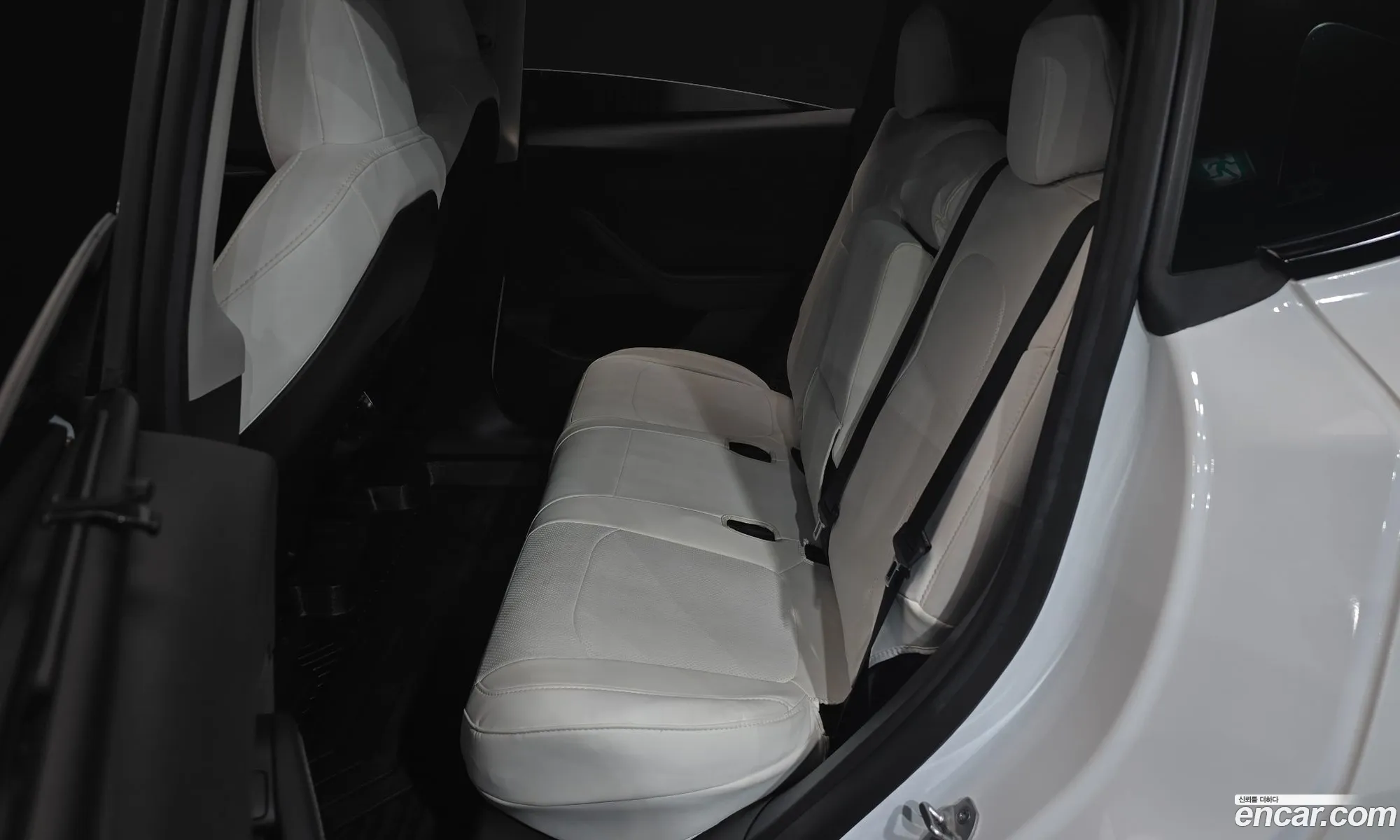 Tesla Model Y 2023 — 23
