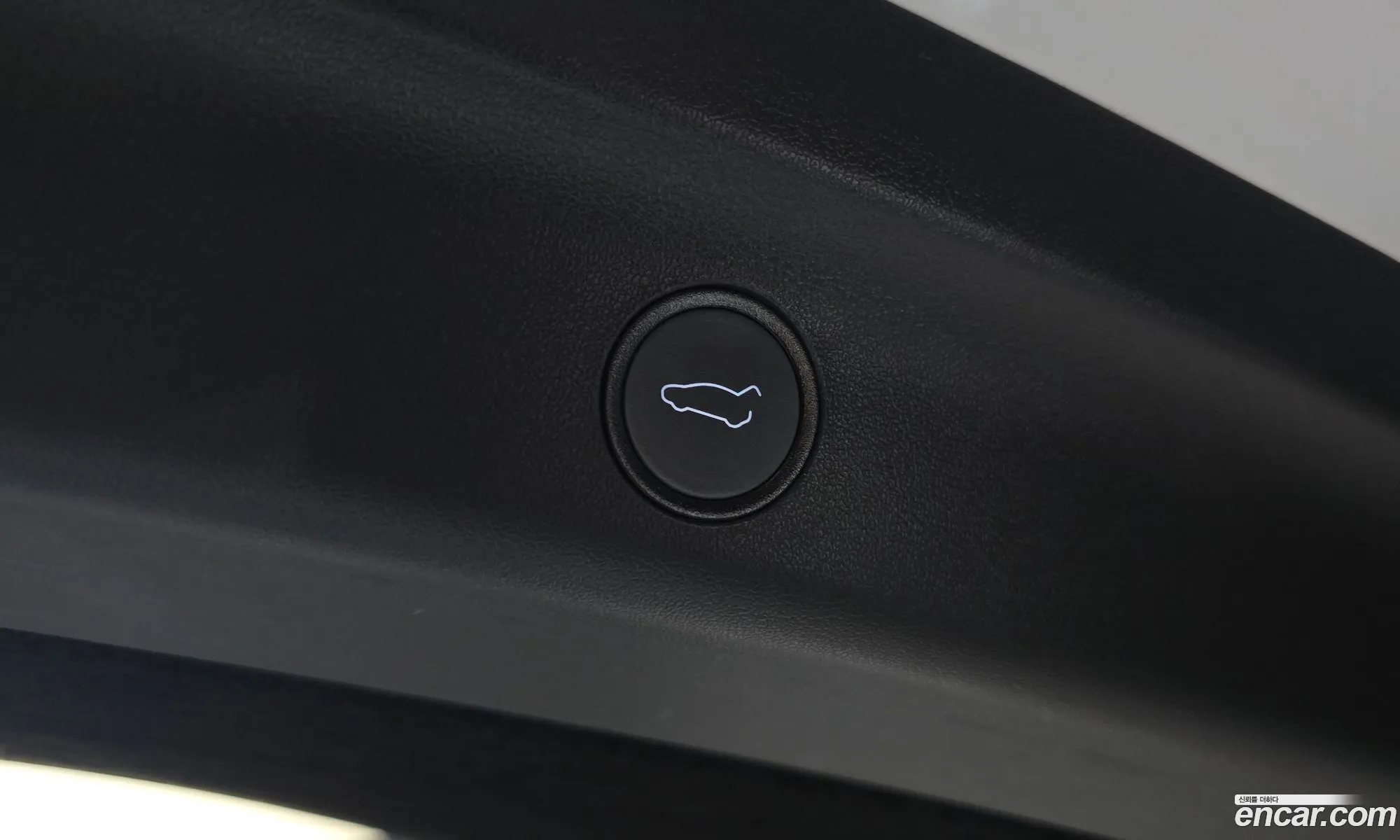 Tesla Model Y 2023 — 17