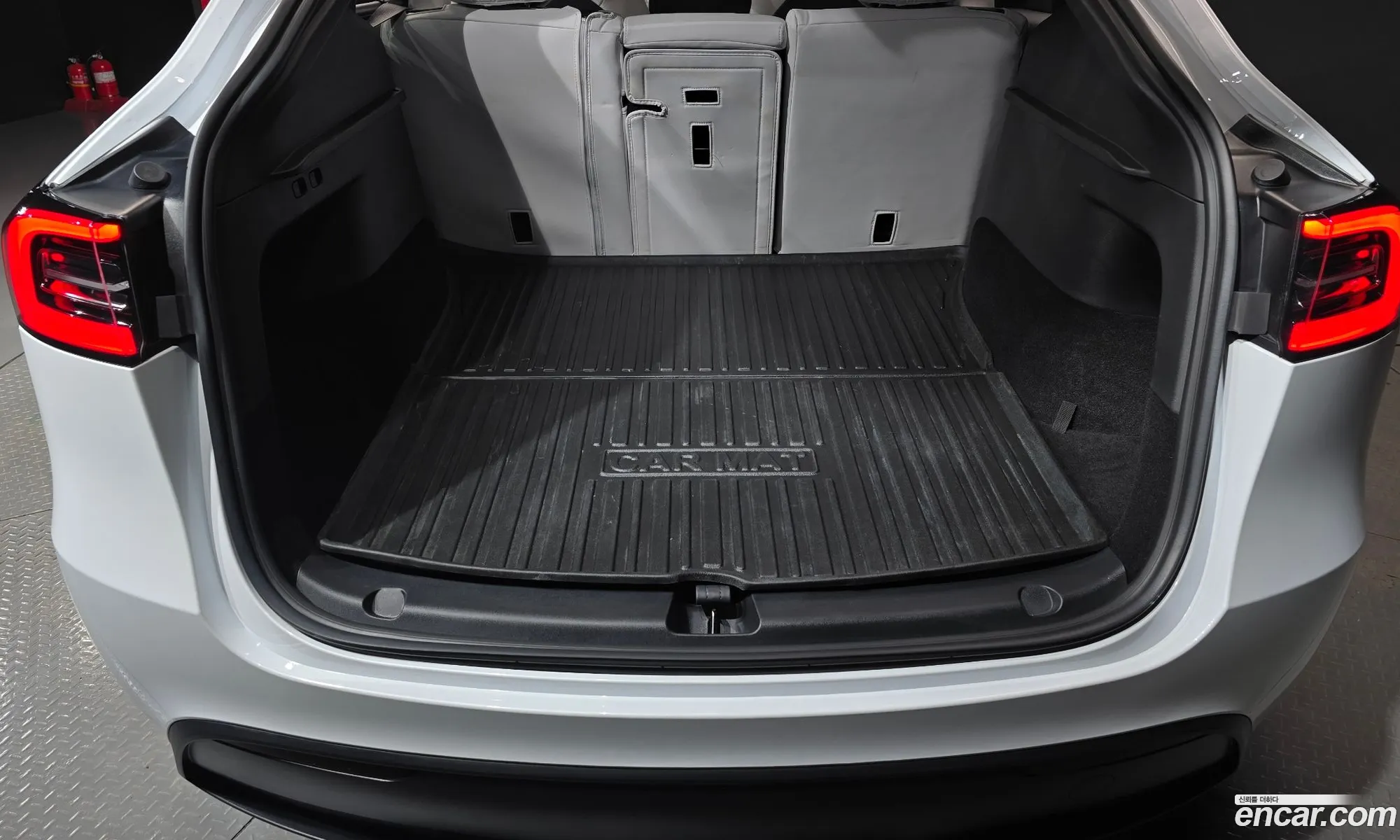 Tesla Model Y 2023 — 14