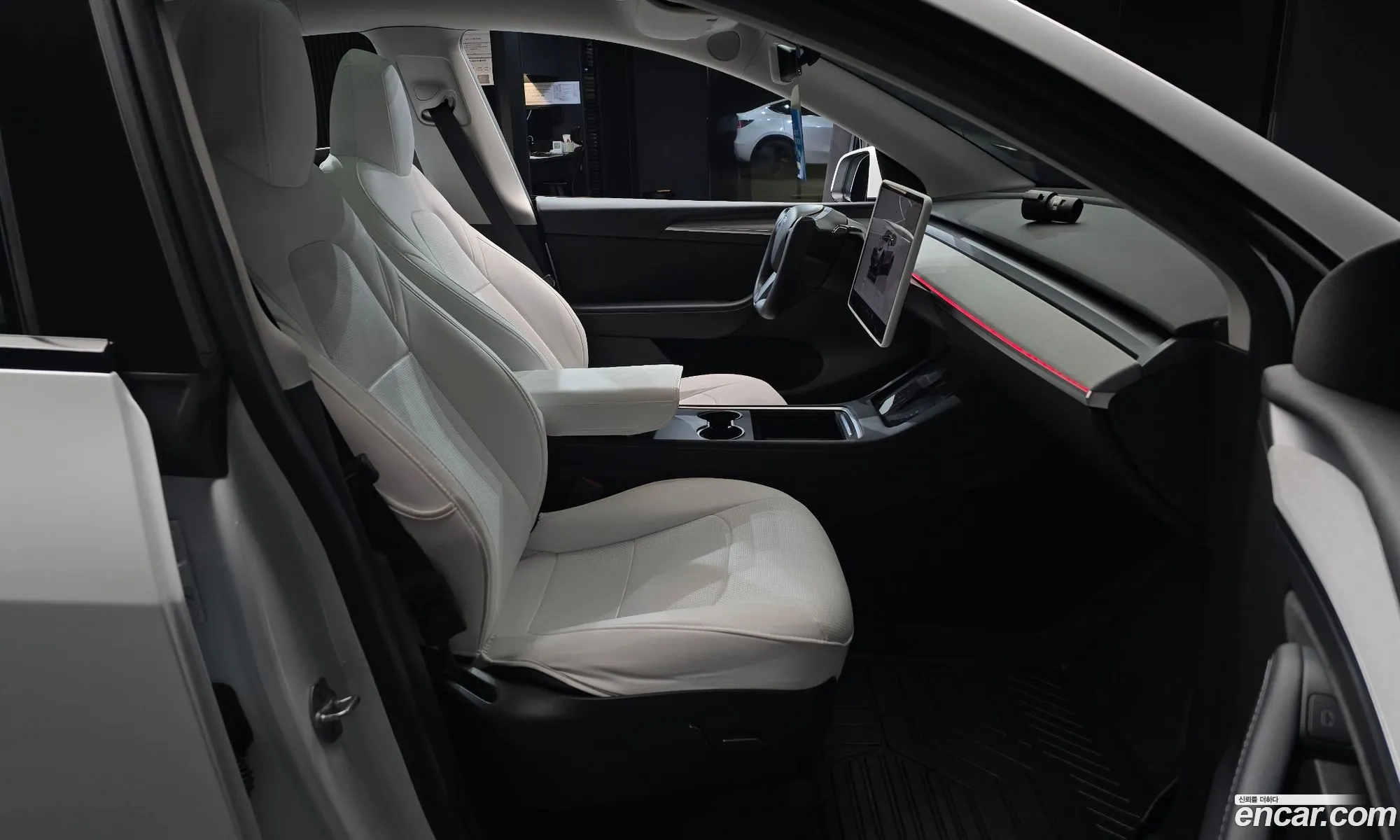 Tesla Model Y 2023 — 26