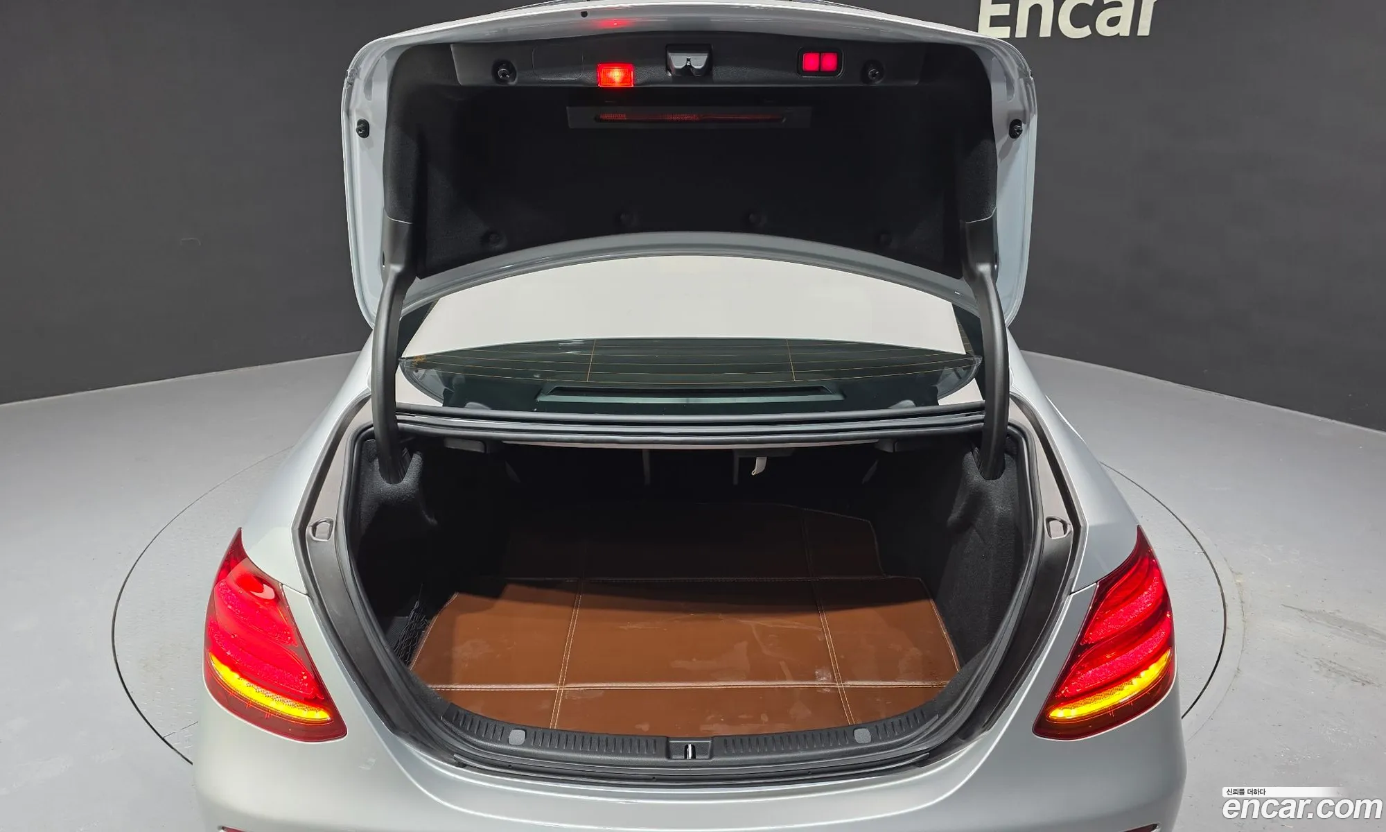 Mercedes-Benz E-Class W213 2017 WDDZF4JB1HA291701 — 4