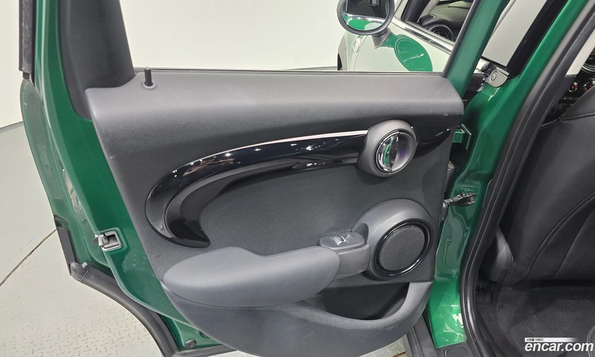 Mini Cooper S 2019 WMWXV9103L2L80735 — 26