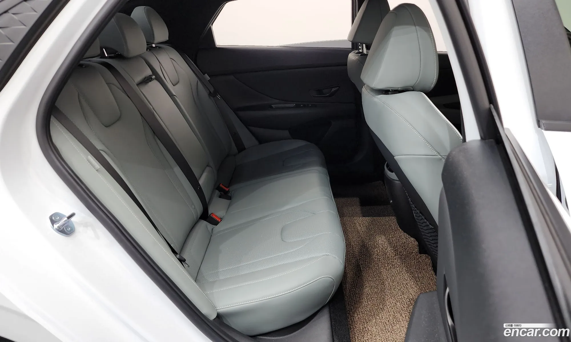 Hyundai Elantra 2025 — 6