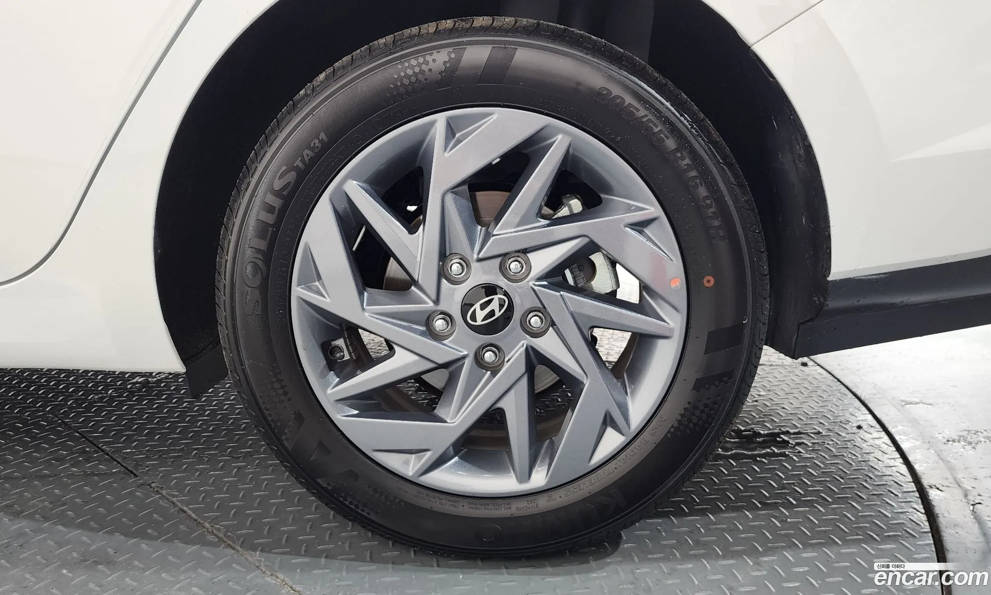 Hyundai Elantra 2025 — 13