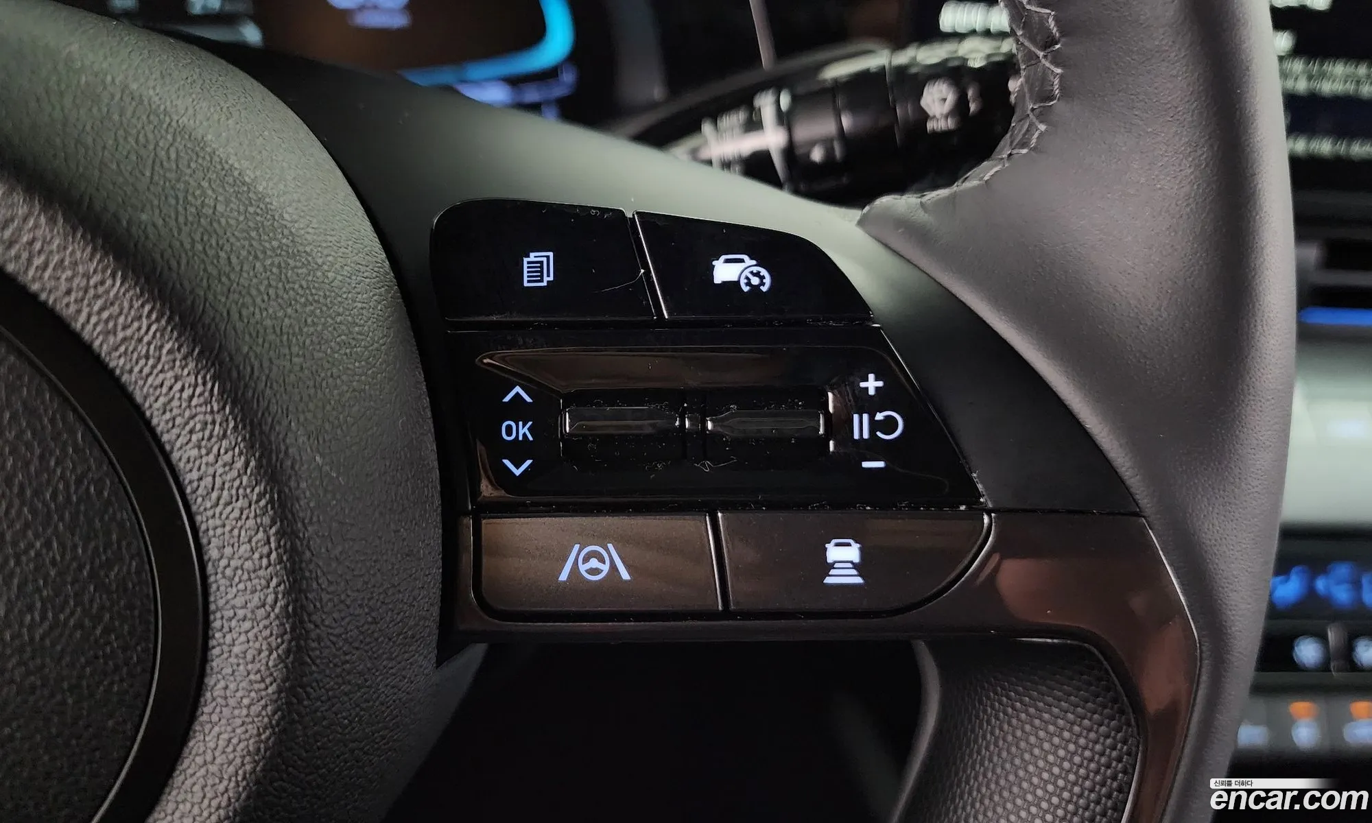 Hyundai Elantra 2025 — 4