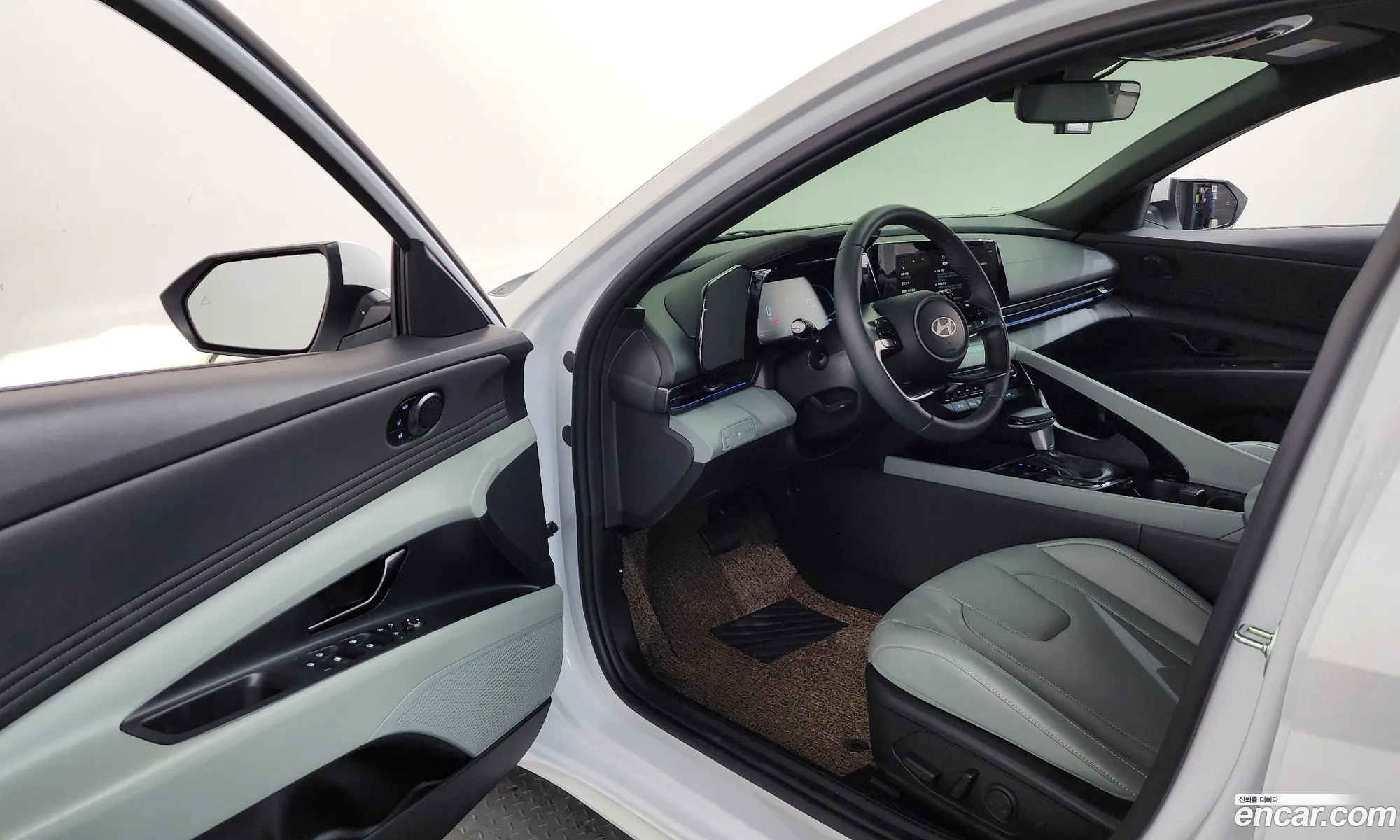 Hyundai Elantra 2025 — 12