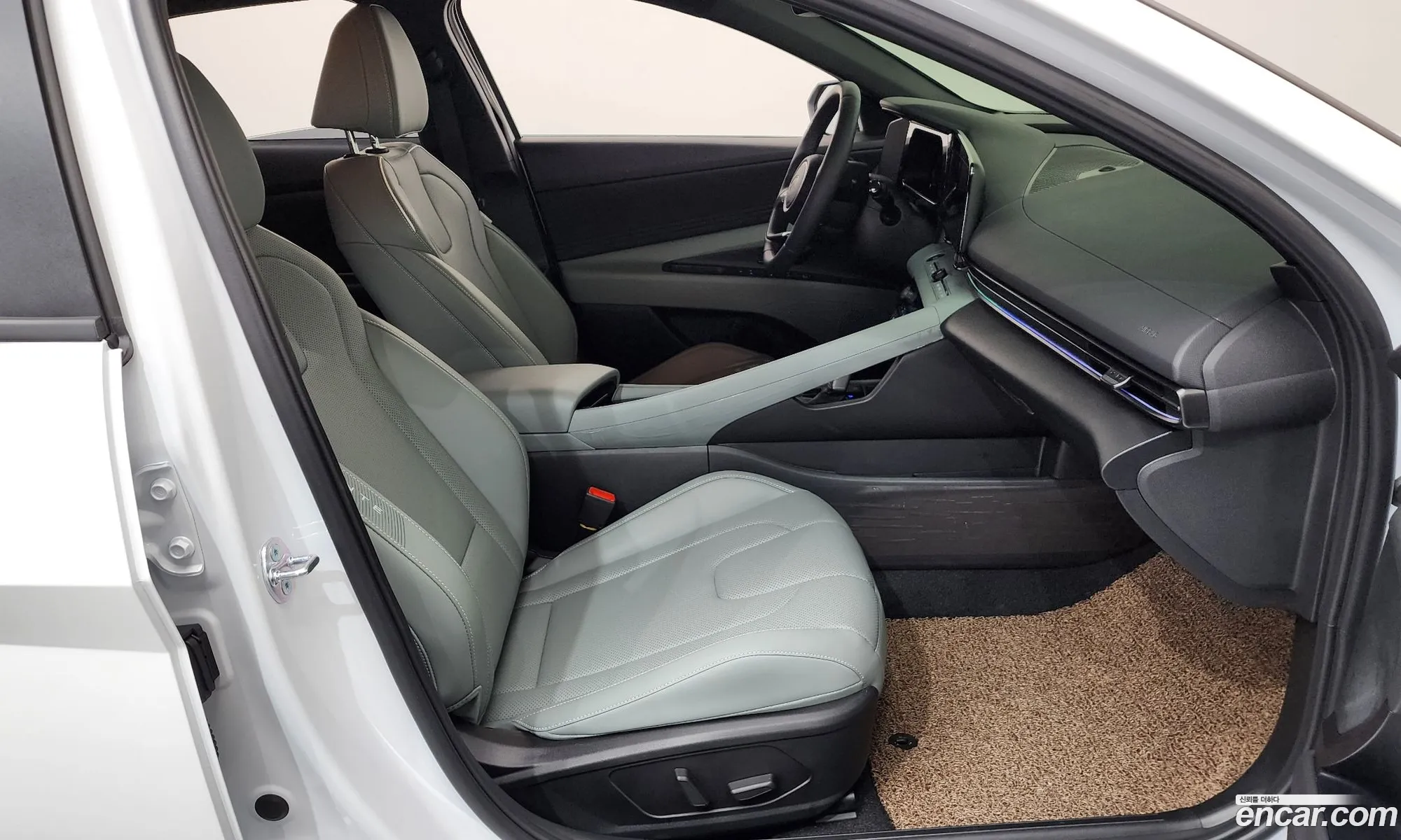 Hyundai Elantra 2025 — 21