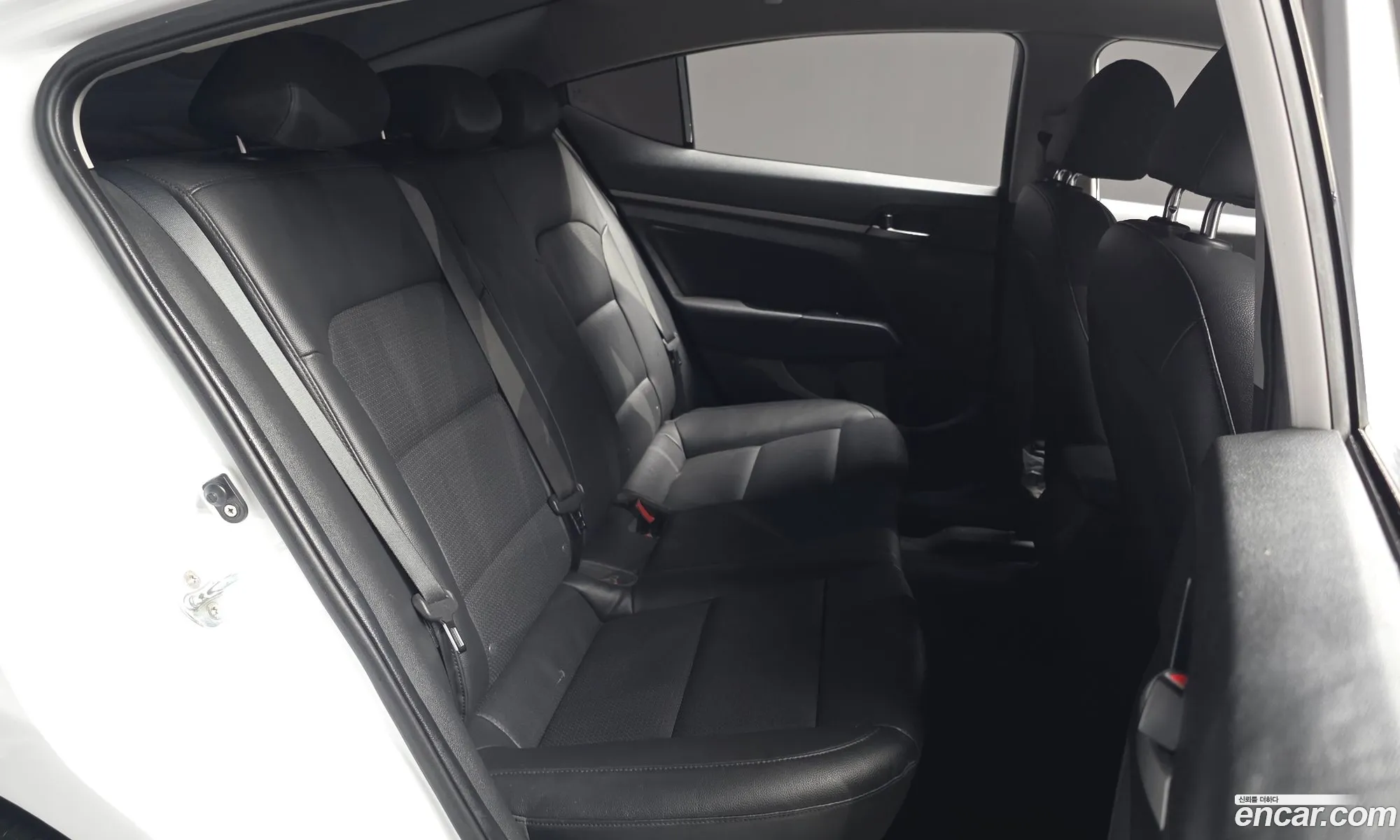Hyundai Elantra AD 2017 KMHD641DBJU438657 — 25