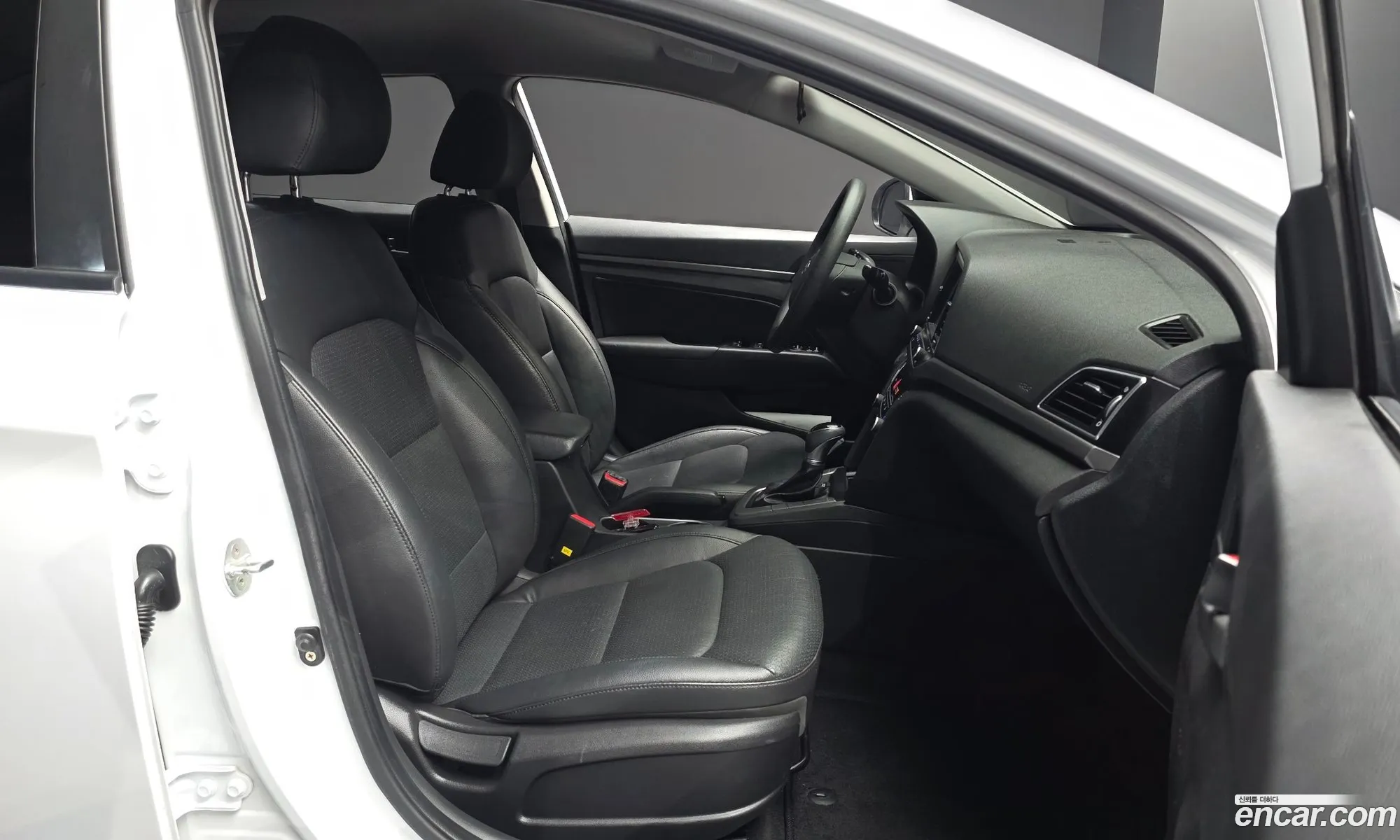 Hyundai Elantra AD 2017 KMHD641DBJU438657 — 21
