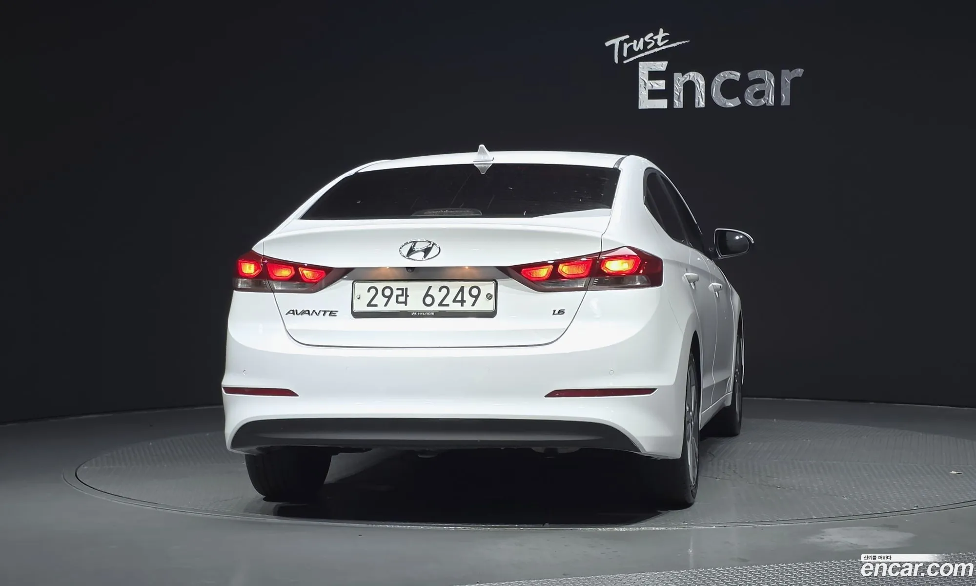 Hyundai Elantra AD 2017 KMHD641DBJU438657 — 18