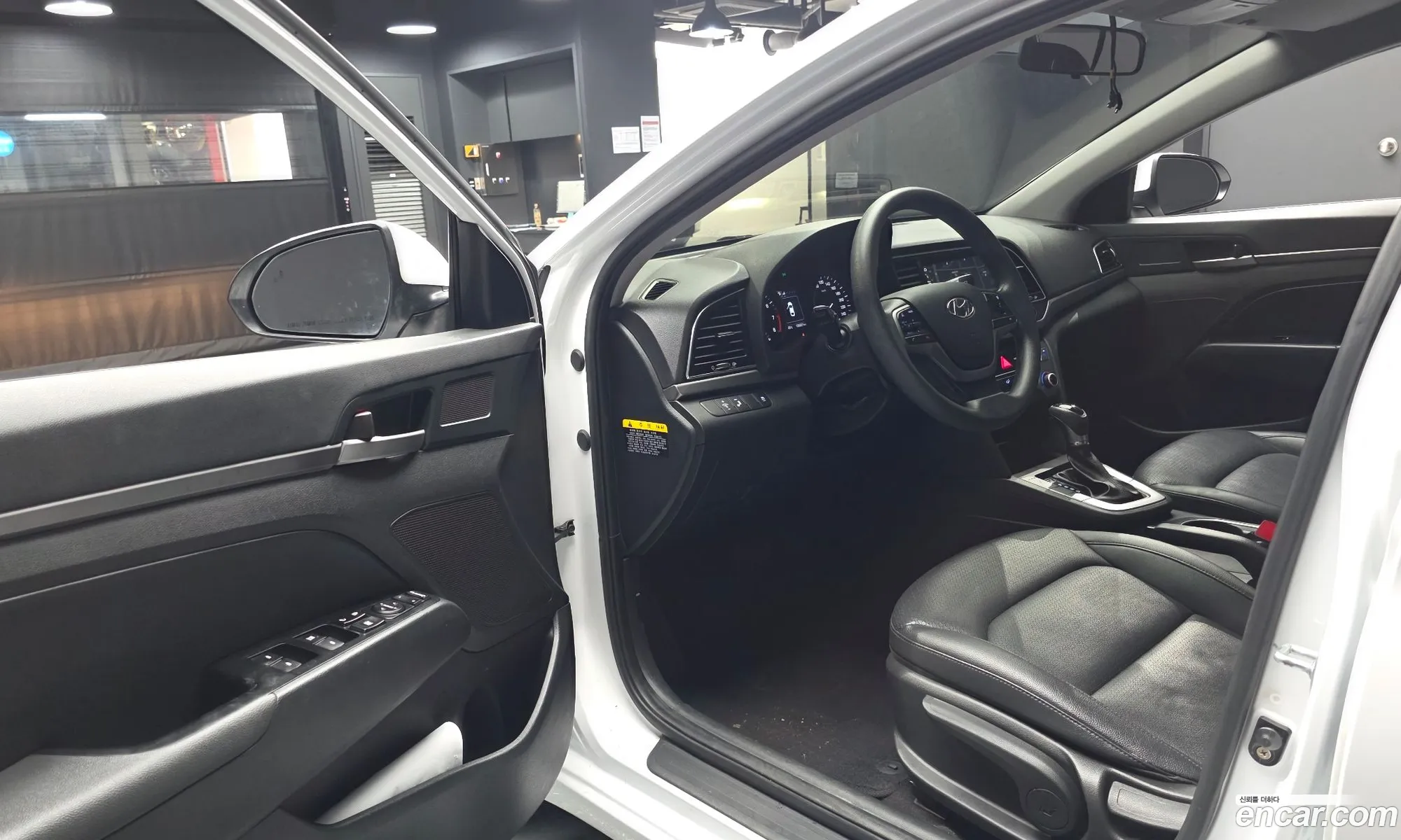 Hyundai Elantra AD 2017 KMHD641DBJU438657 — 5