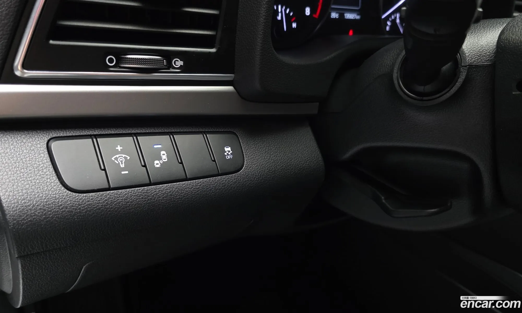 Hyundai Elantra AD 2017 KMHD641DBJU438657 — 26