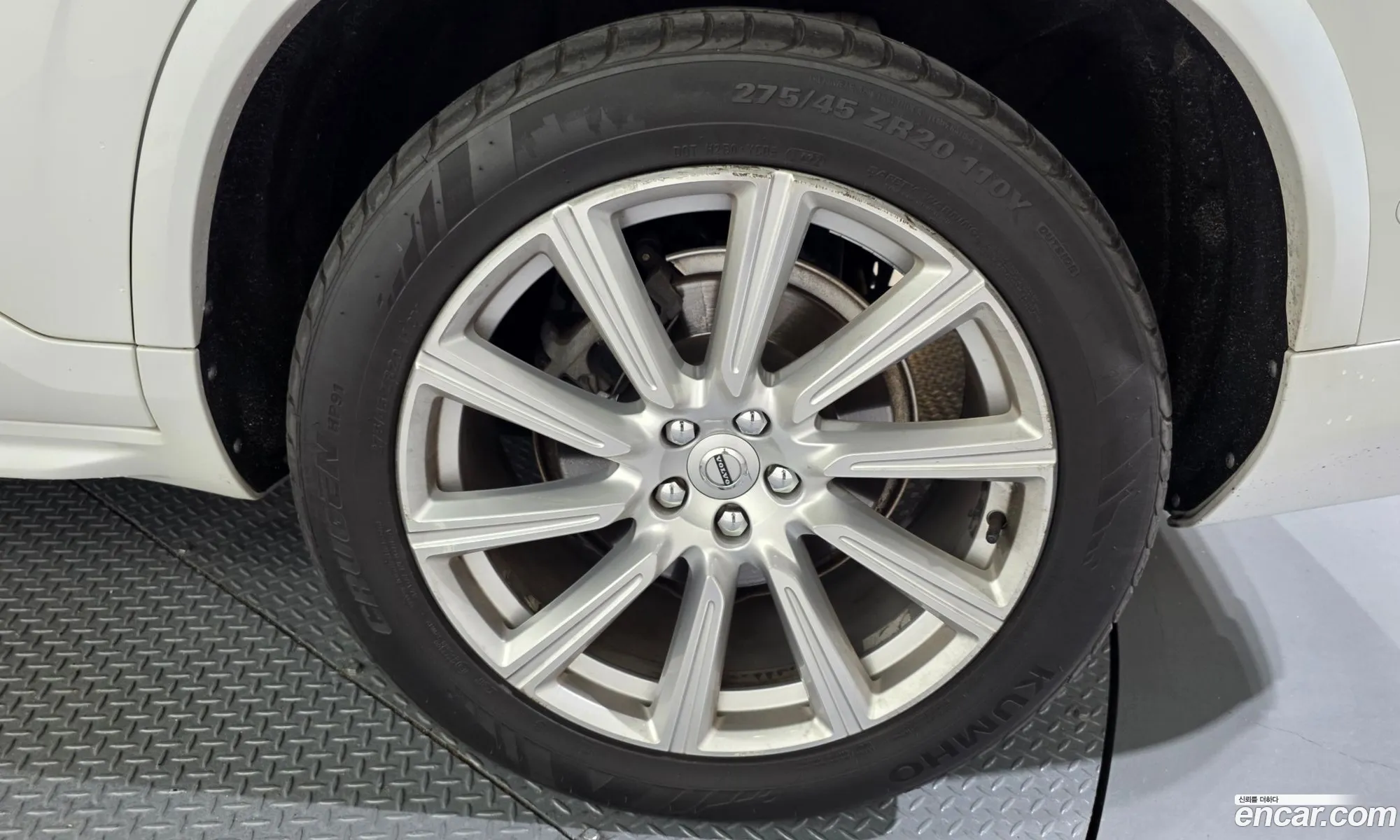 Volvo XC90 2016 YV1LF68BCH1124537 — 13