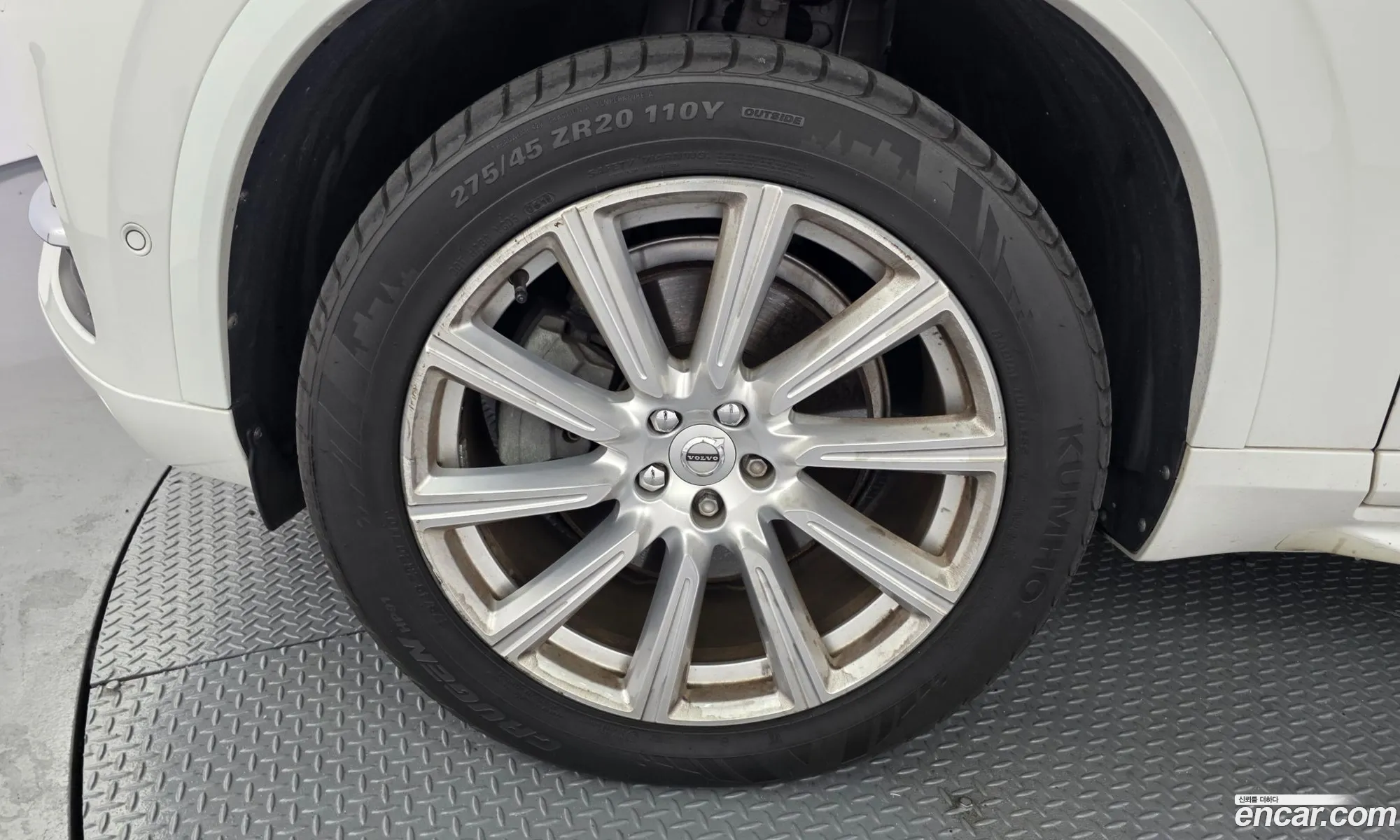 Volvo XC90 2016 YV1LF68BCH1124537 — 17