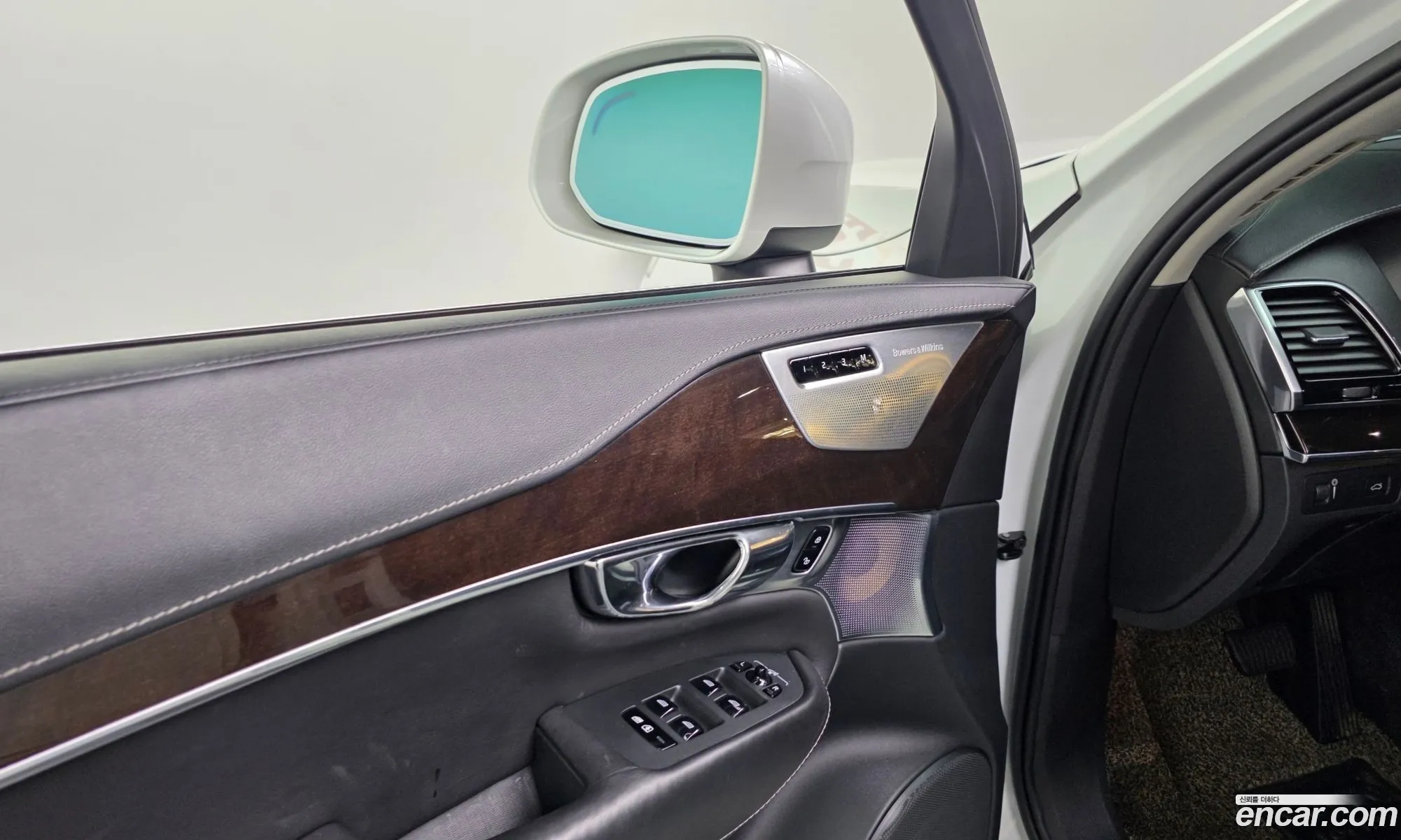 Volvo XC90 2016 YV1LF68BCH1124537 — 36