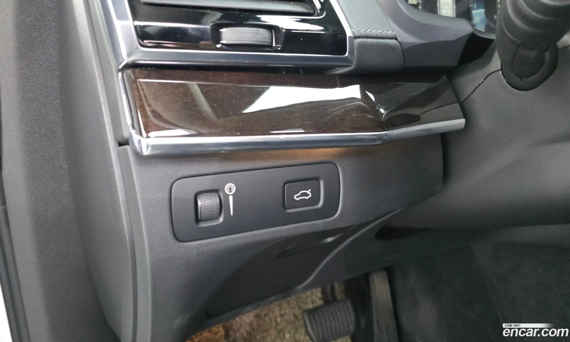 Volvo XC90 2016 YV1LF68BCH1124537 — 28