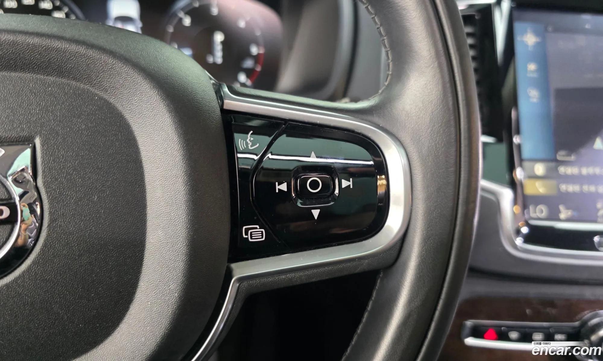 Volvo XC90 2016 YV1LF68BCH1124537 — 35