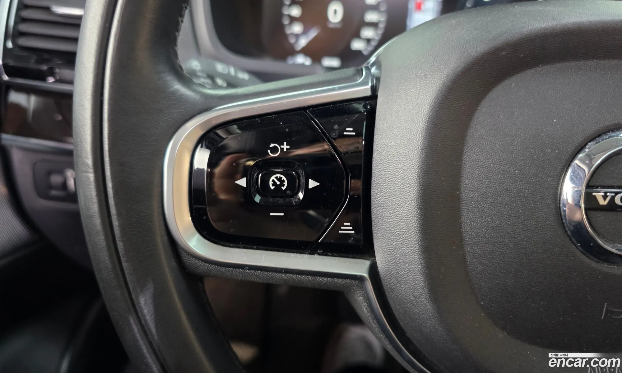 Volvo XC90 2016 YV1LF68BCH1124537 — 25