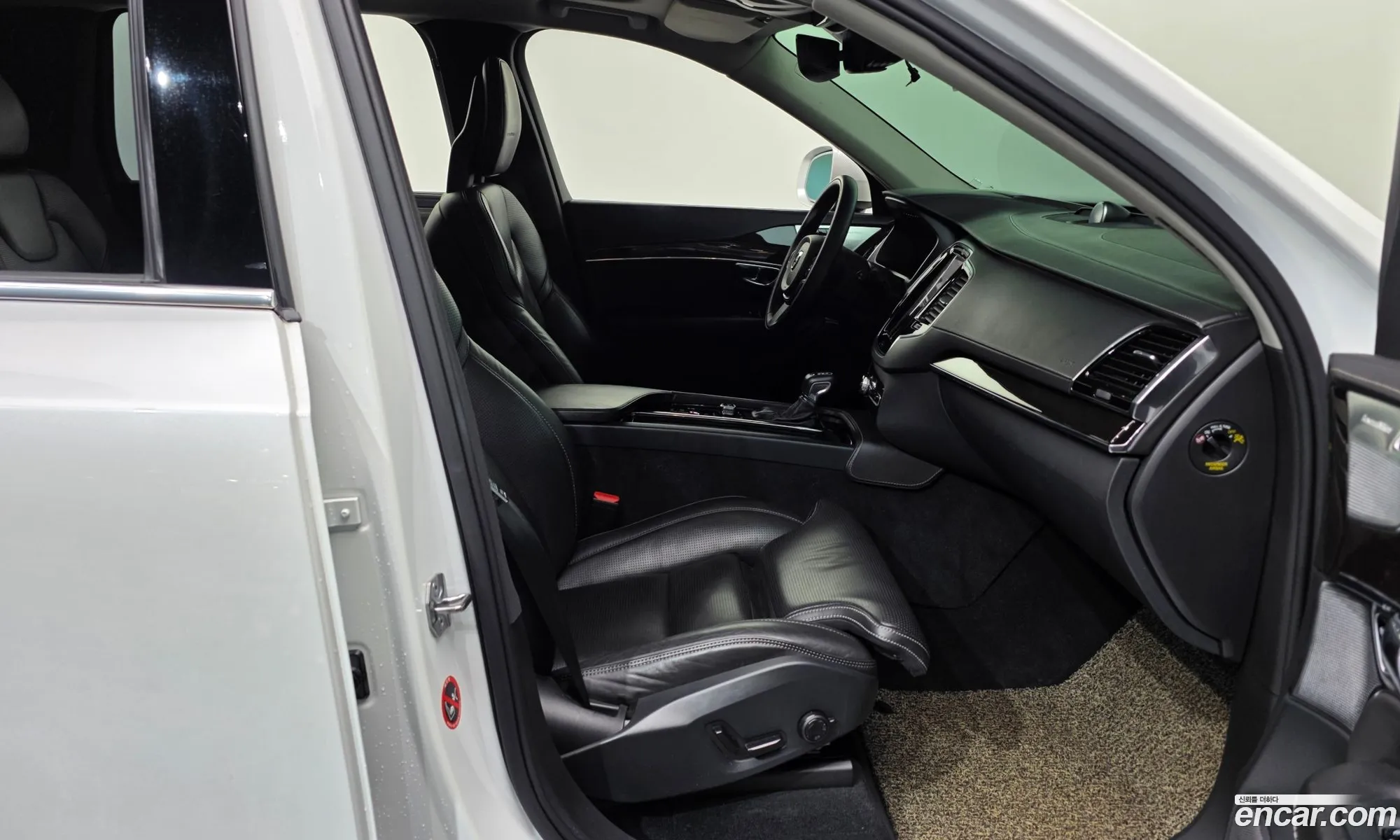 Volvo XC90 2016 YV1LF68BCH1124537 — 33