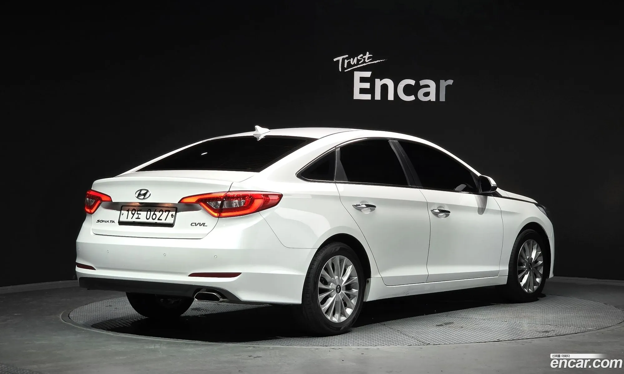 Hyundai LF Sonata 2016 — 11
