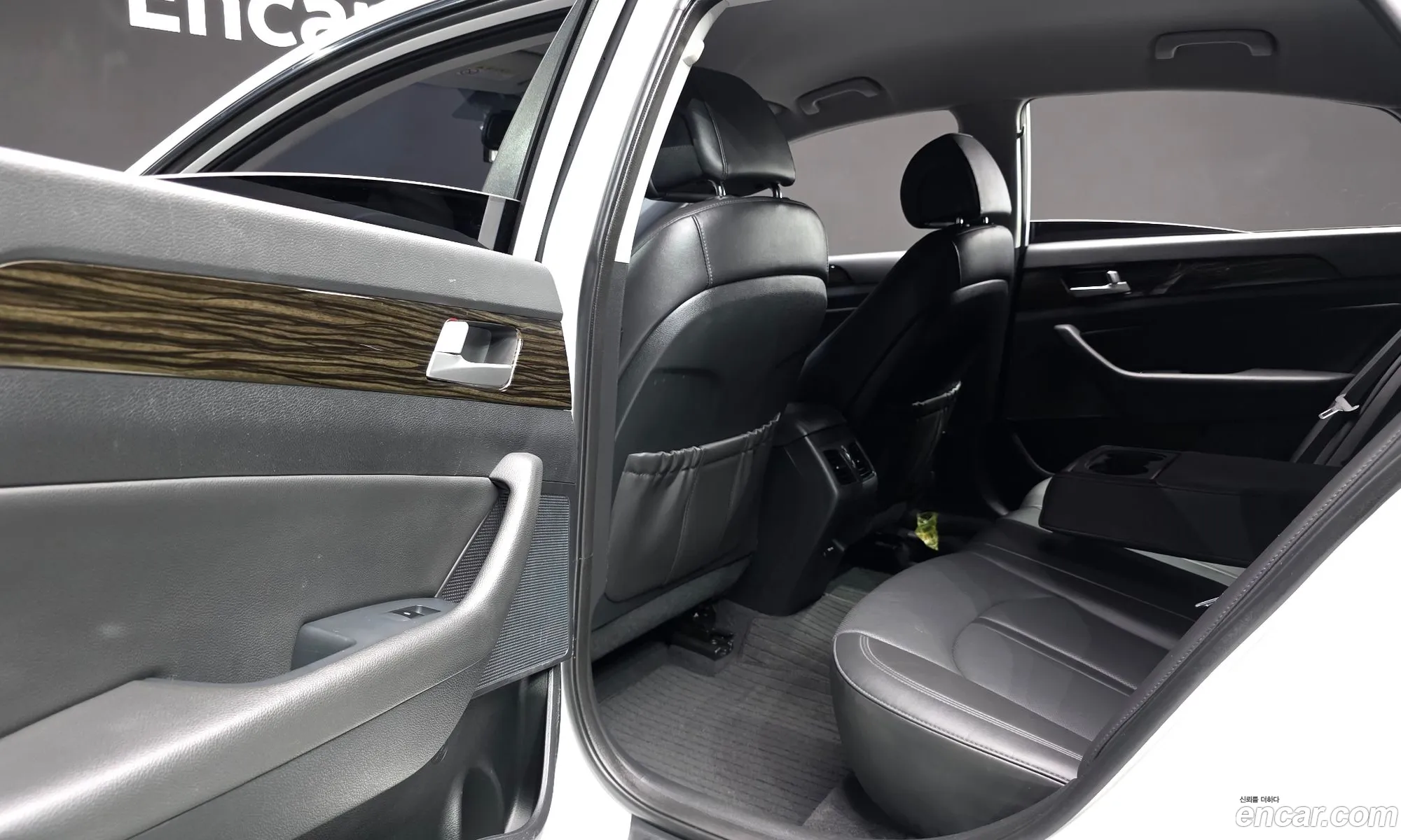 Hyundai LF Sonata 2016 — 12