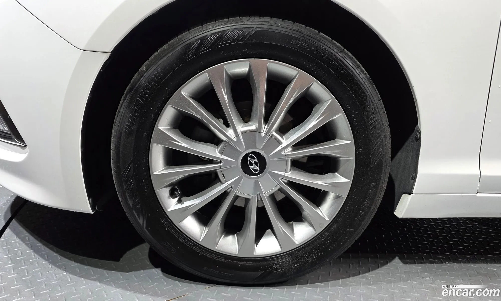 Hyundai LF Sonata 2016 — 17