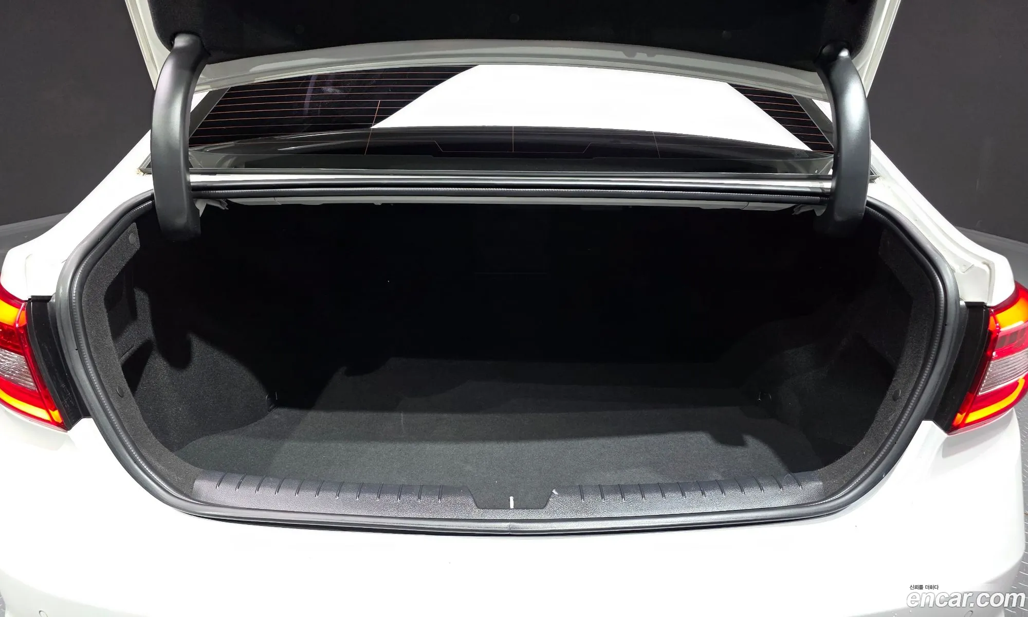 Hyundai LF Sonata 2016 — 16