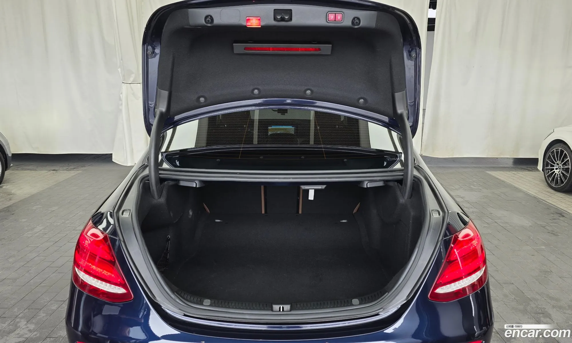 Mercedes-Benz E-Class W213 2017 — 28
