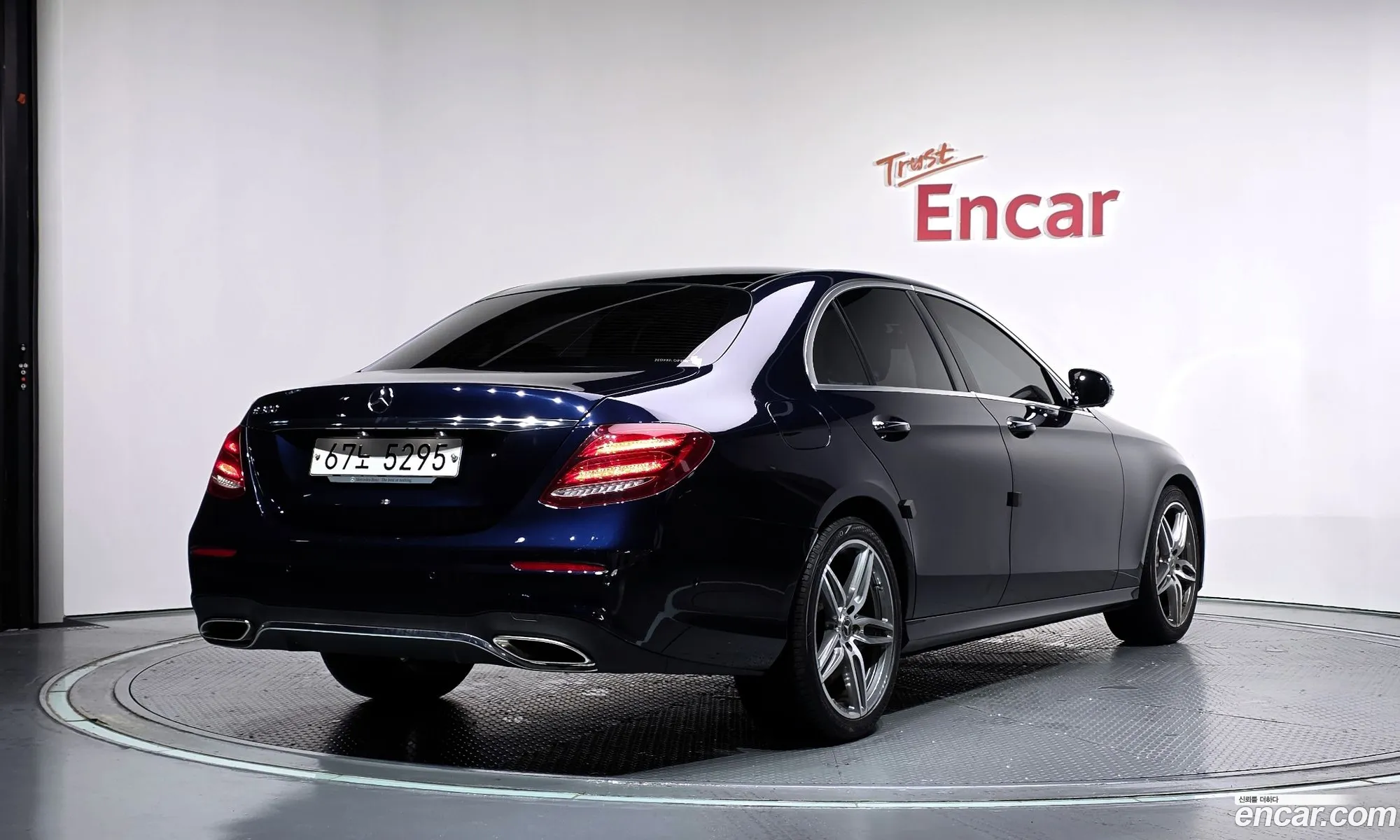 Mercedes-Benz E-Class W213 2017 — 32