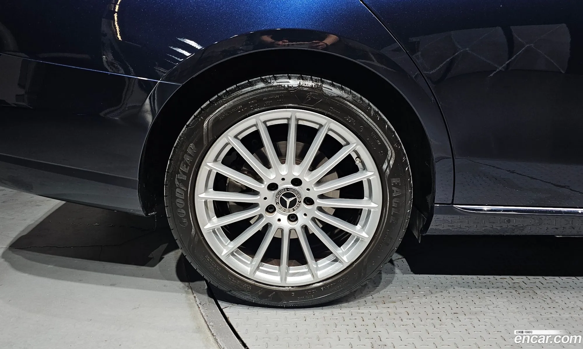 Mercedes-Benz E-Class W213 2022 — 27