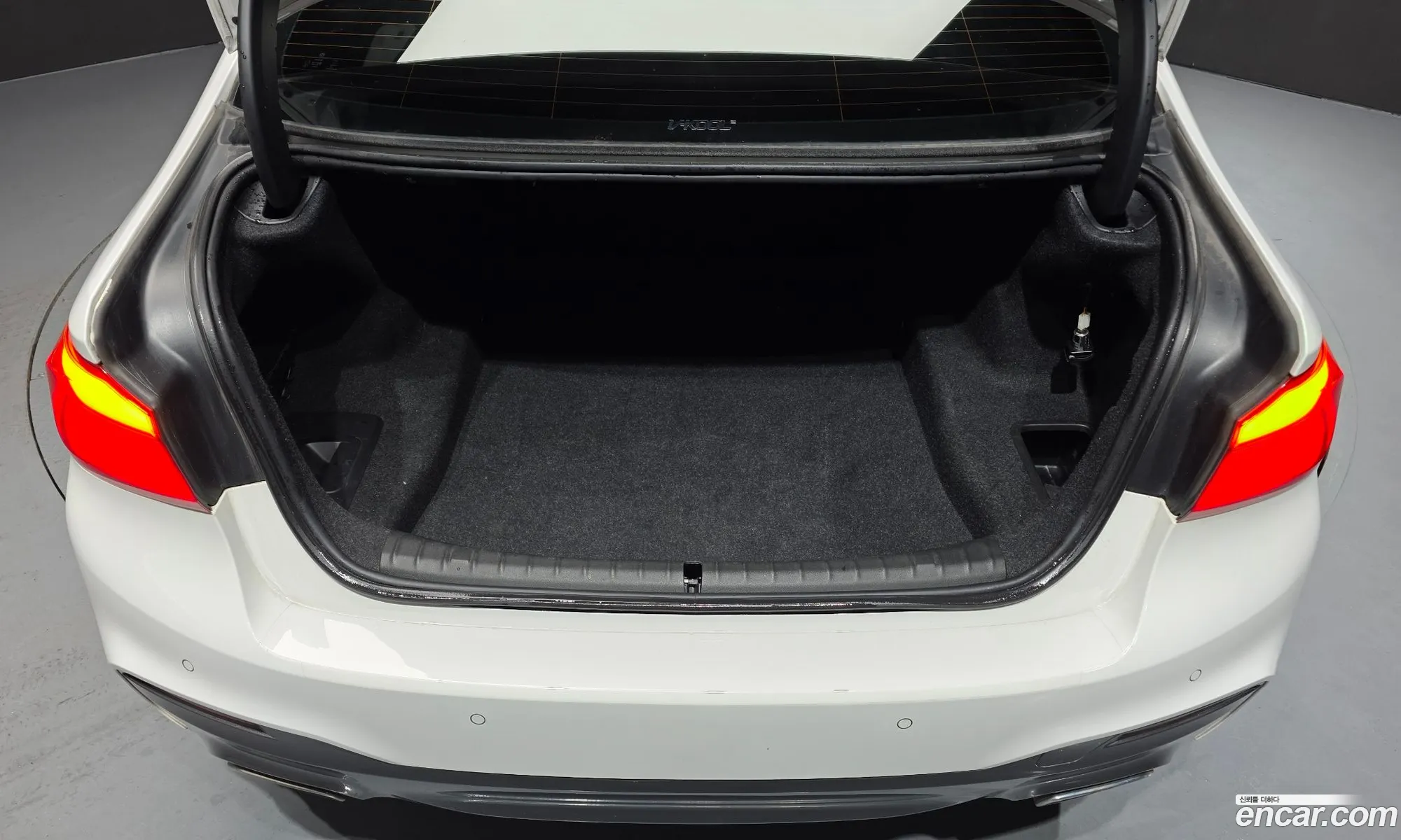 BMW 5 Series 2019 WBAJD3103KWW39401 — 18