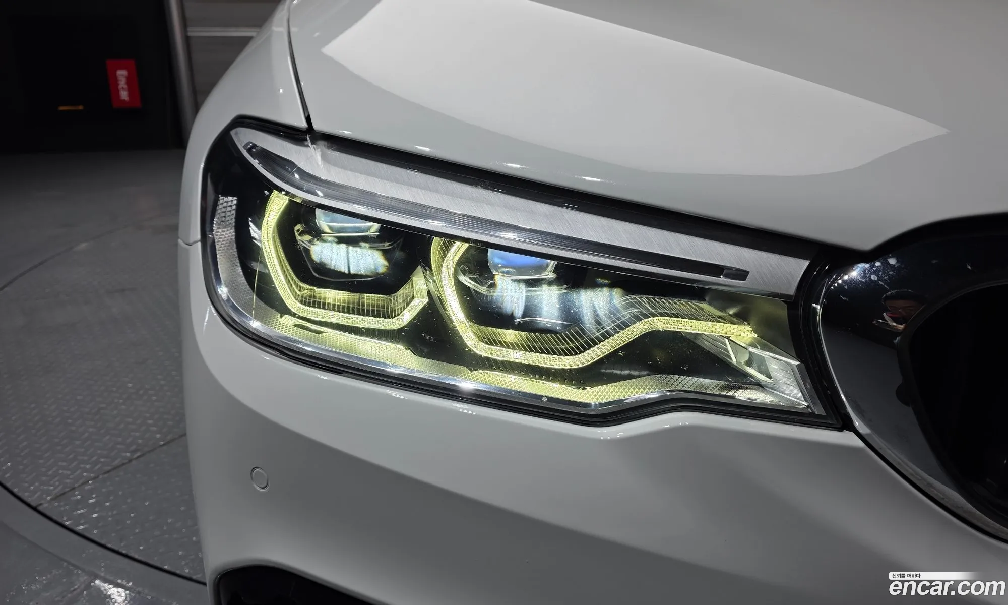 BMW 5 Series 2019 WBAJD3103KWW39401 — 4